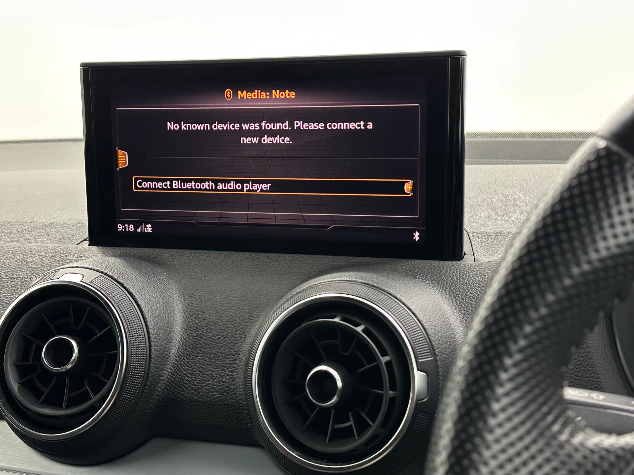 Audi Q2 view 25