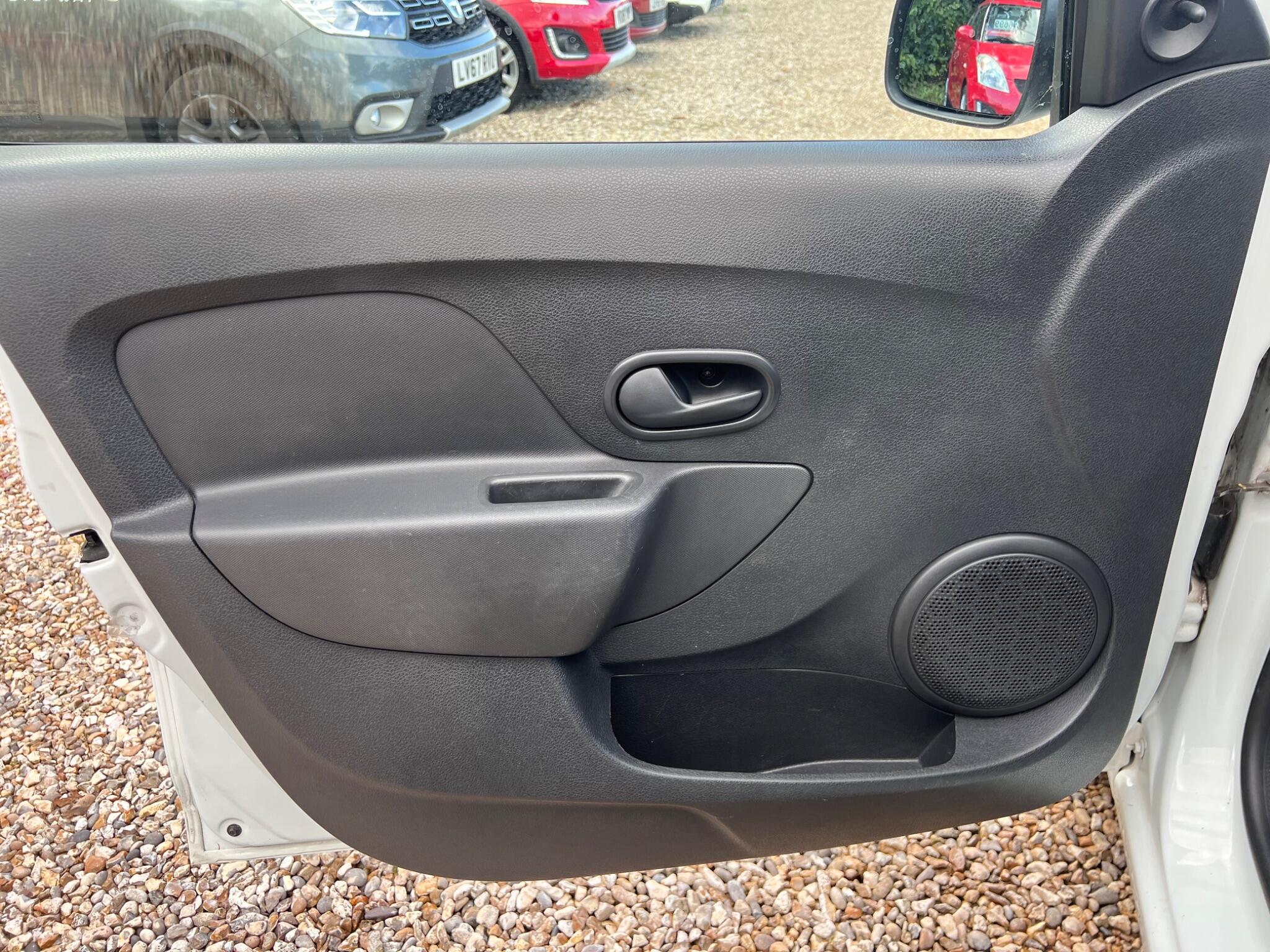 Dacia Logan MCV view 52