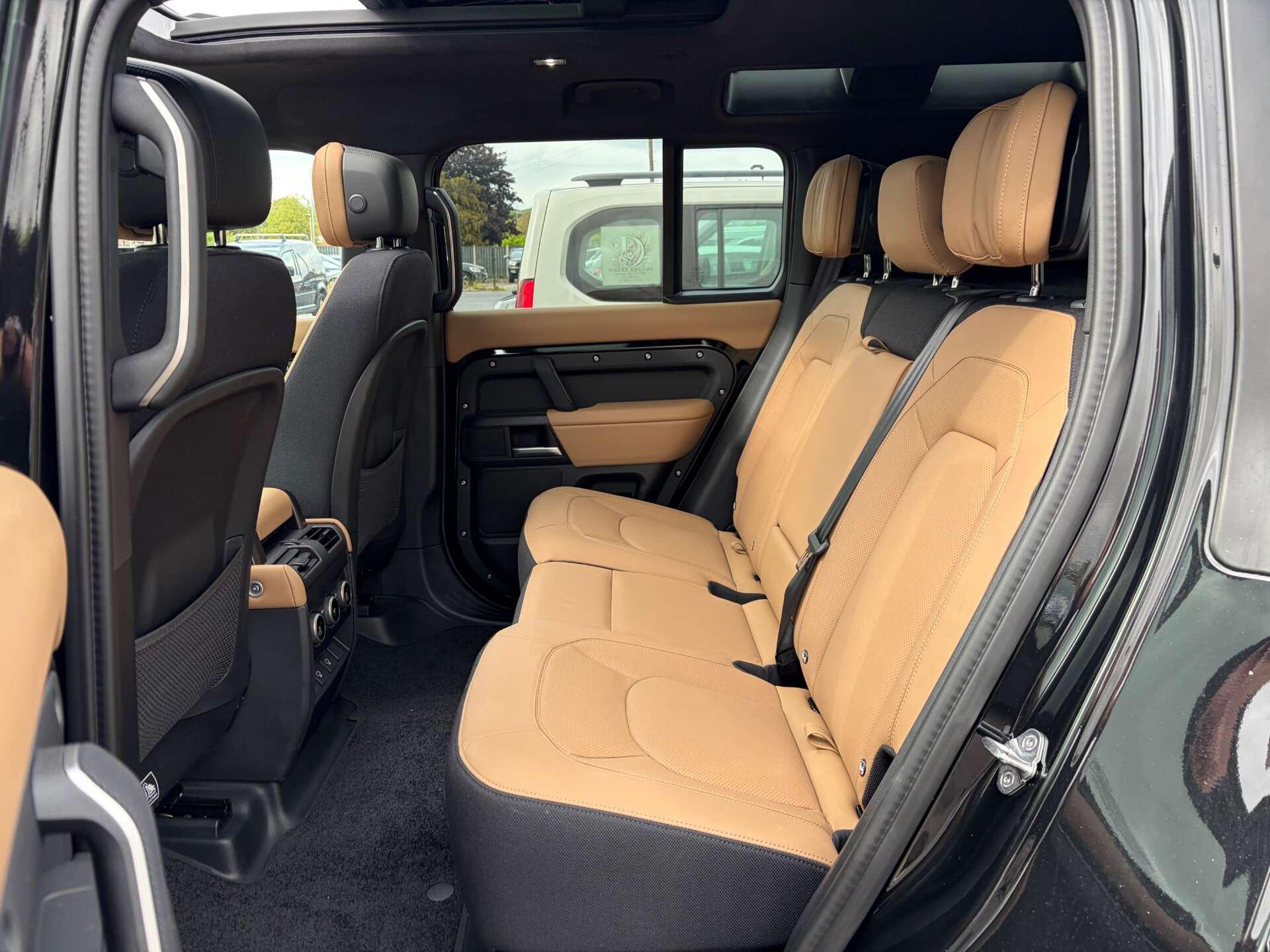 Land Rover Defender 110 view 20