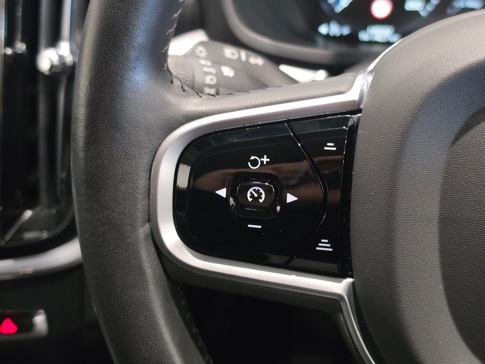 Volvo V60 Cross Country view 25