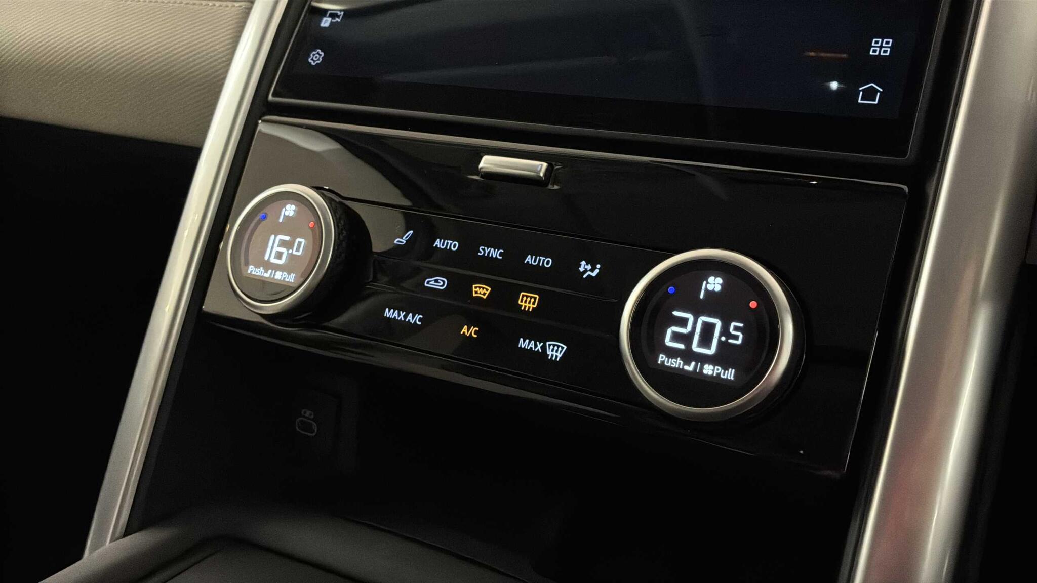 Land Rover Discovery view 30