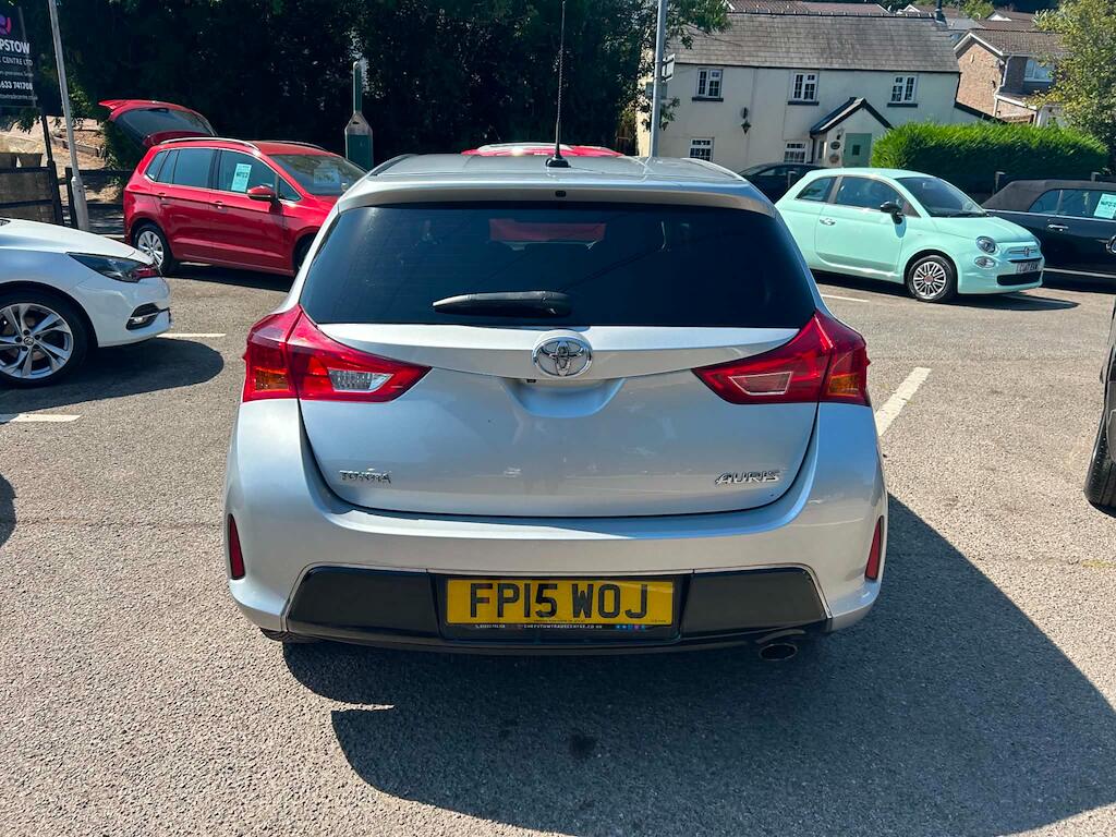 Toyota Auris view 3