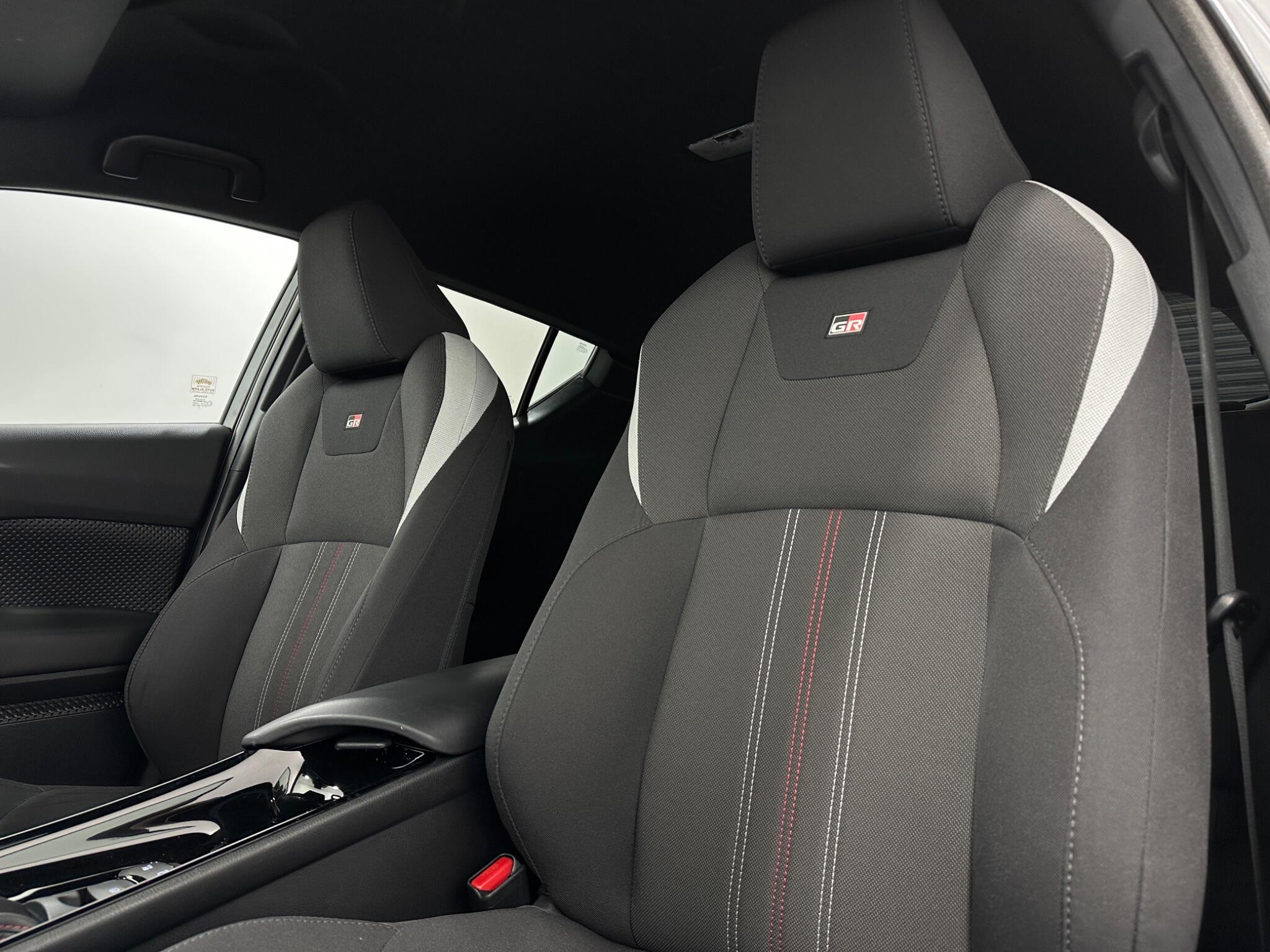 Toyota C-HR view 35