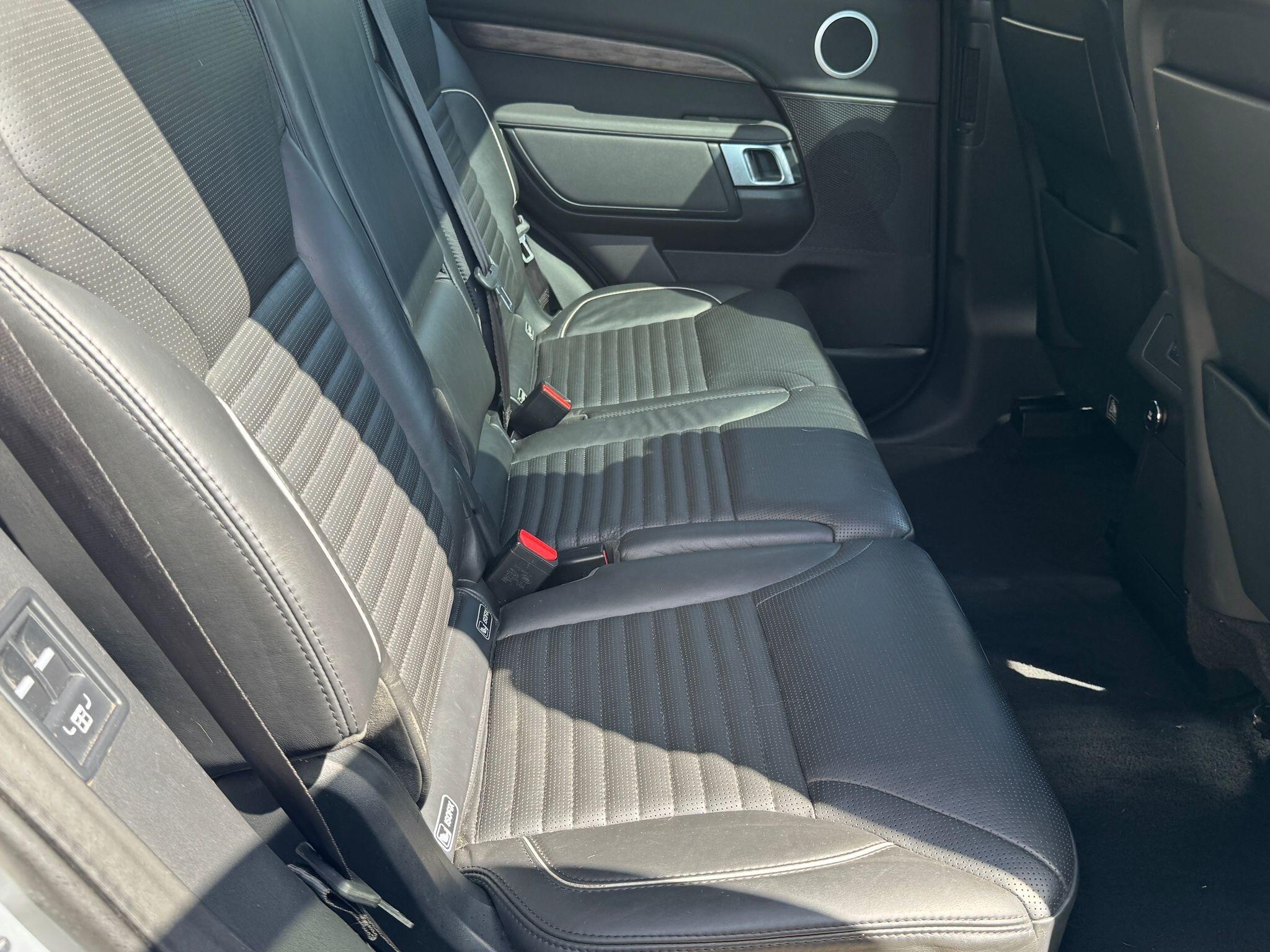 Land Rover Discovery view 24