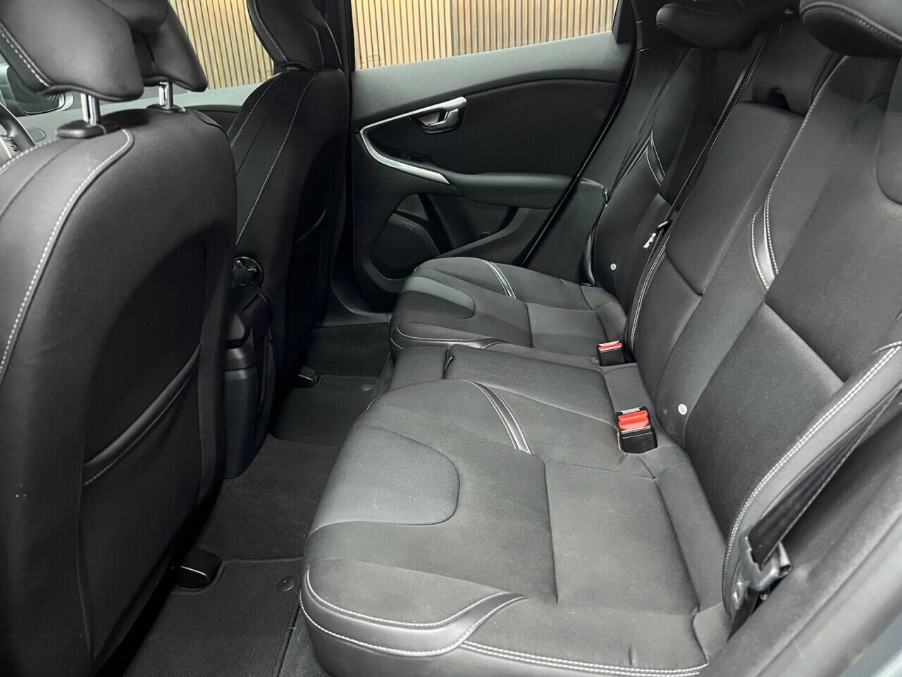 Volvo V40 view 44