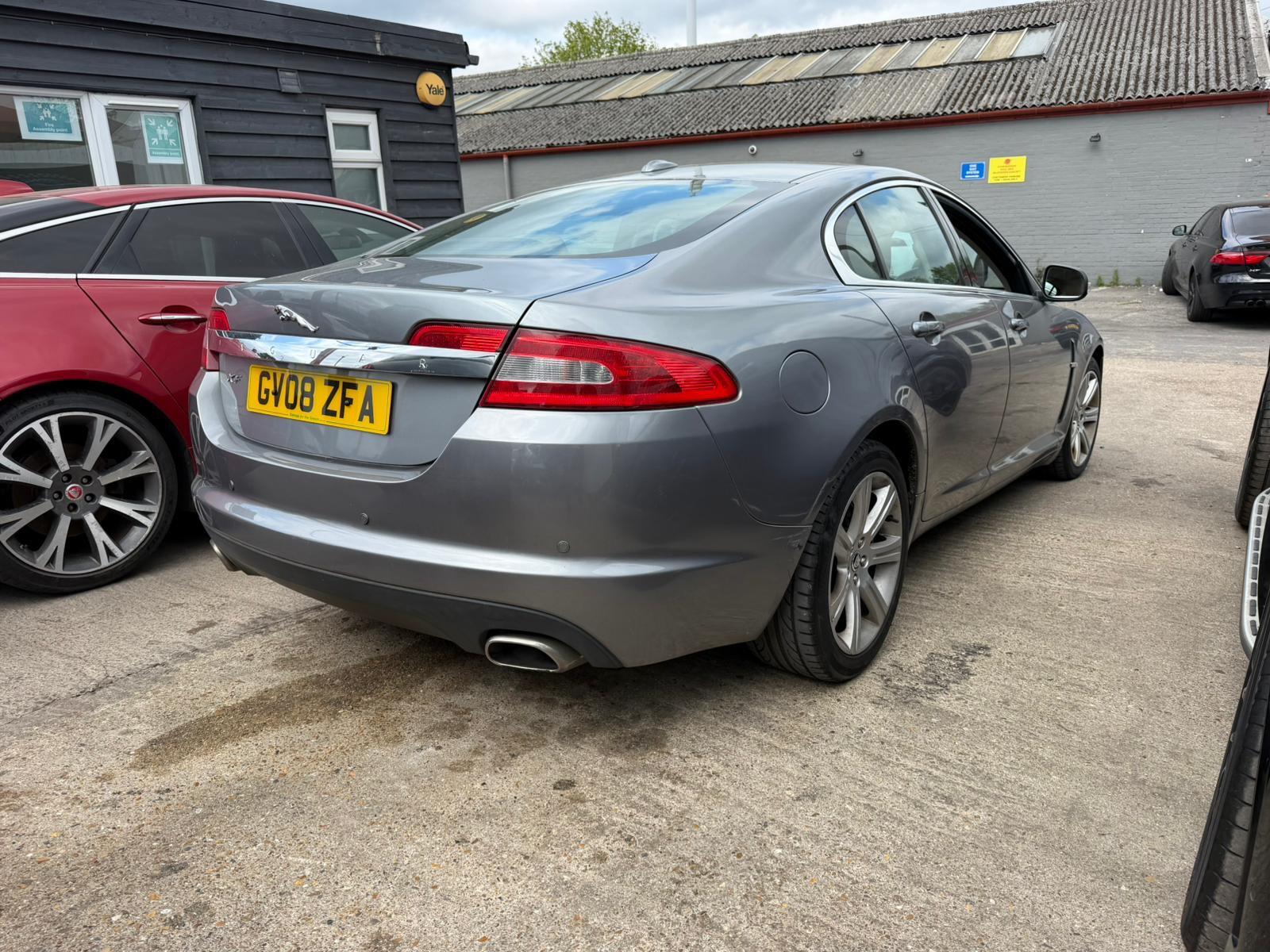 Jaguar XF view 4