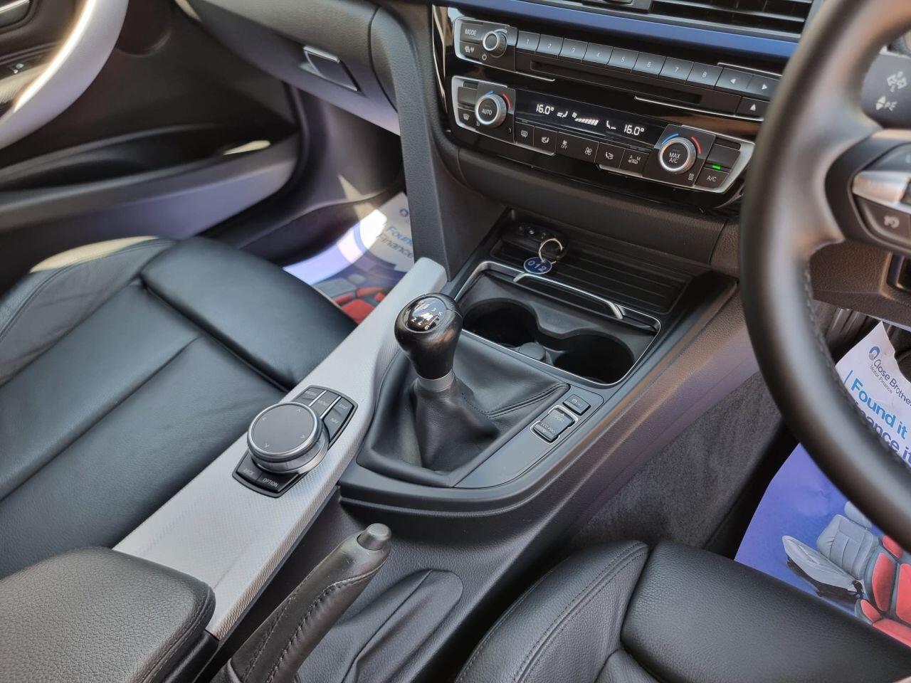 BMW 3 Series view 22