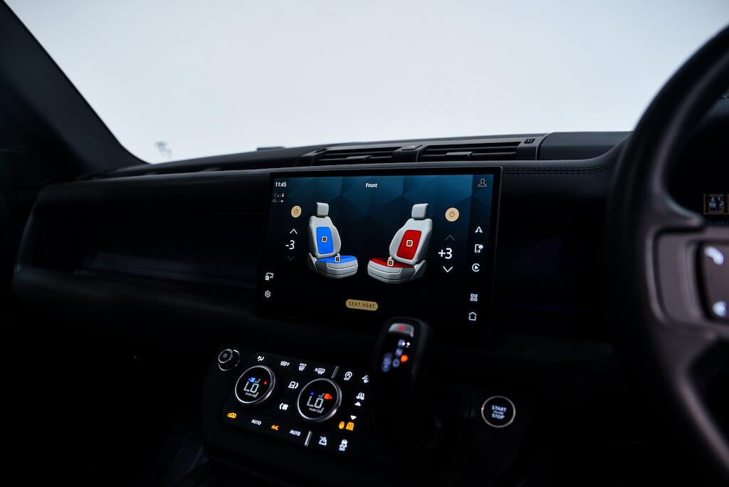 Land Rover Defender view 24