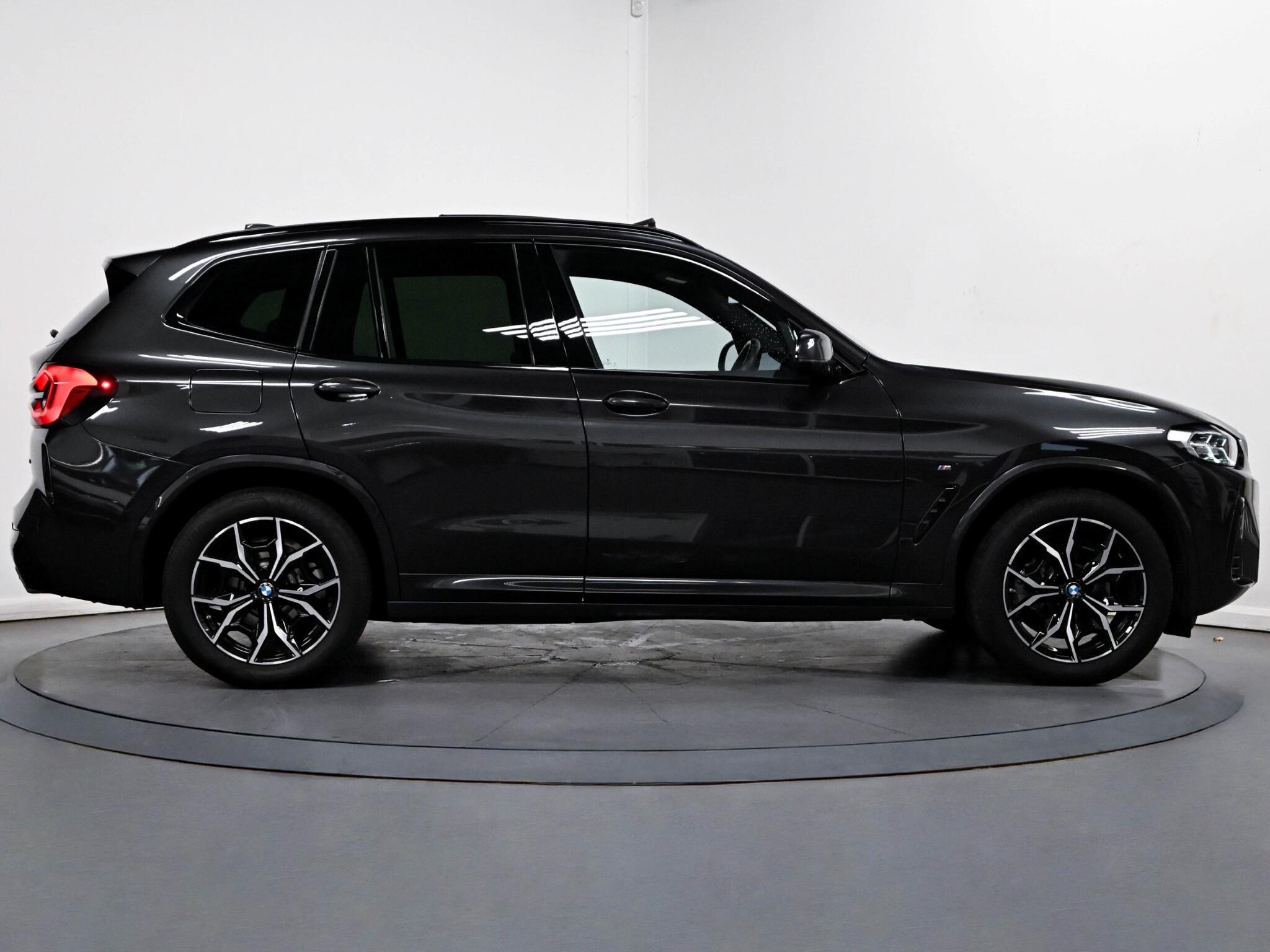 BMW X3 view 18