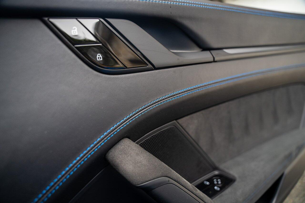 Porsche 911 view 67