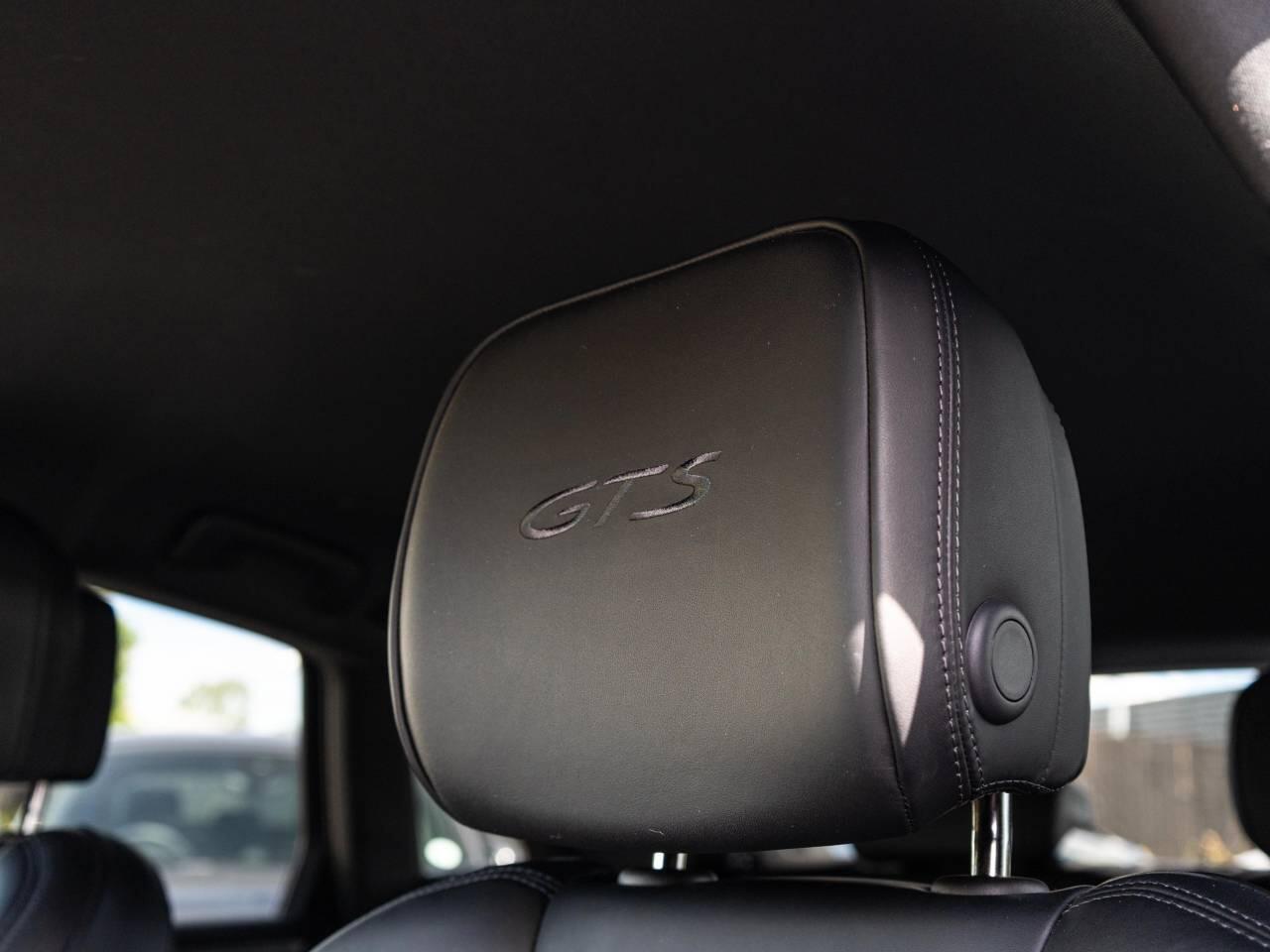 Porsche Macan view 45