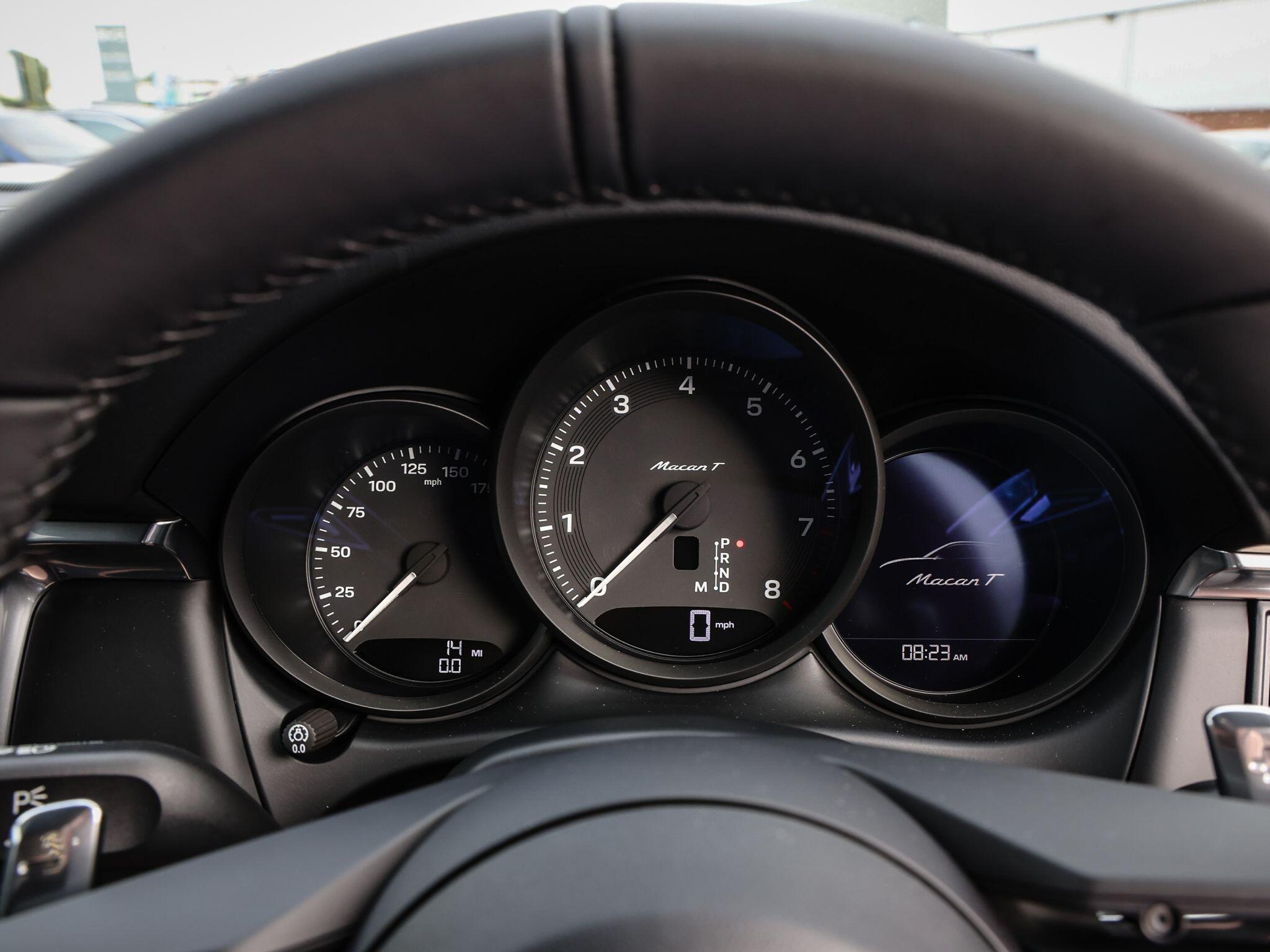 Porsche Macan view 16
