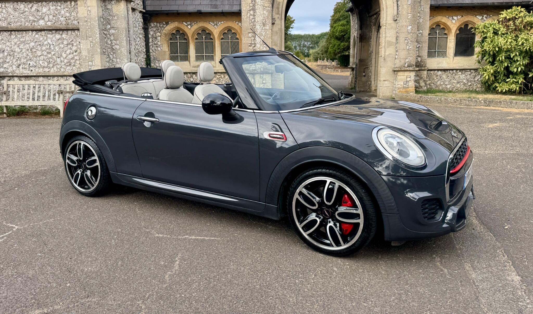 Mini Convertible view 8