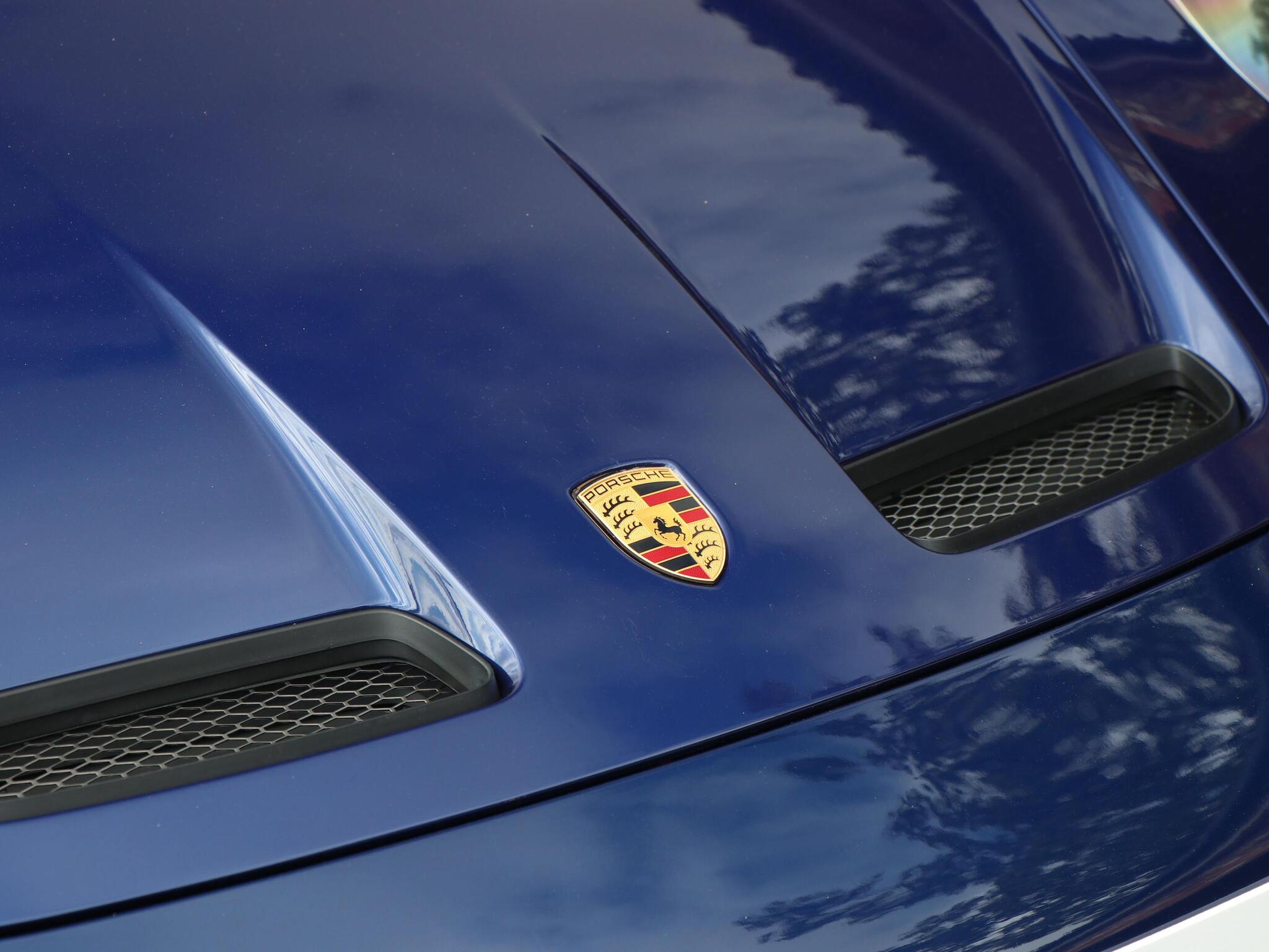 Porsche 911 view 17