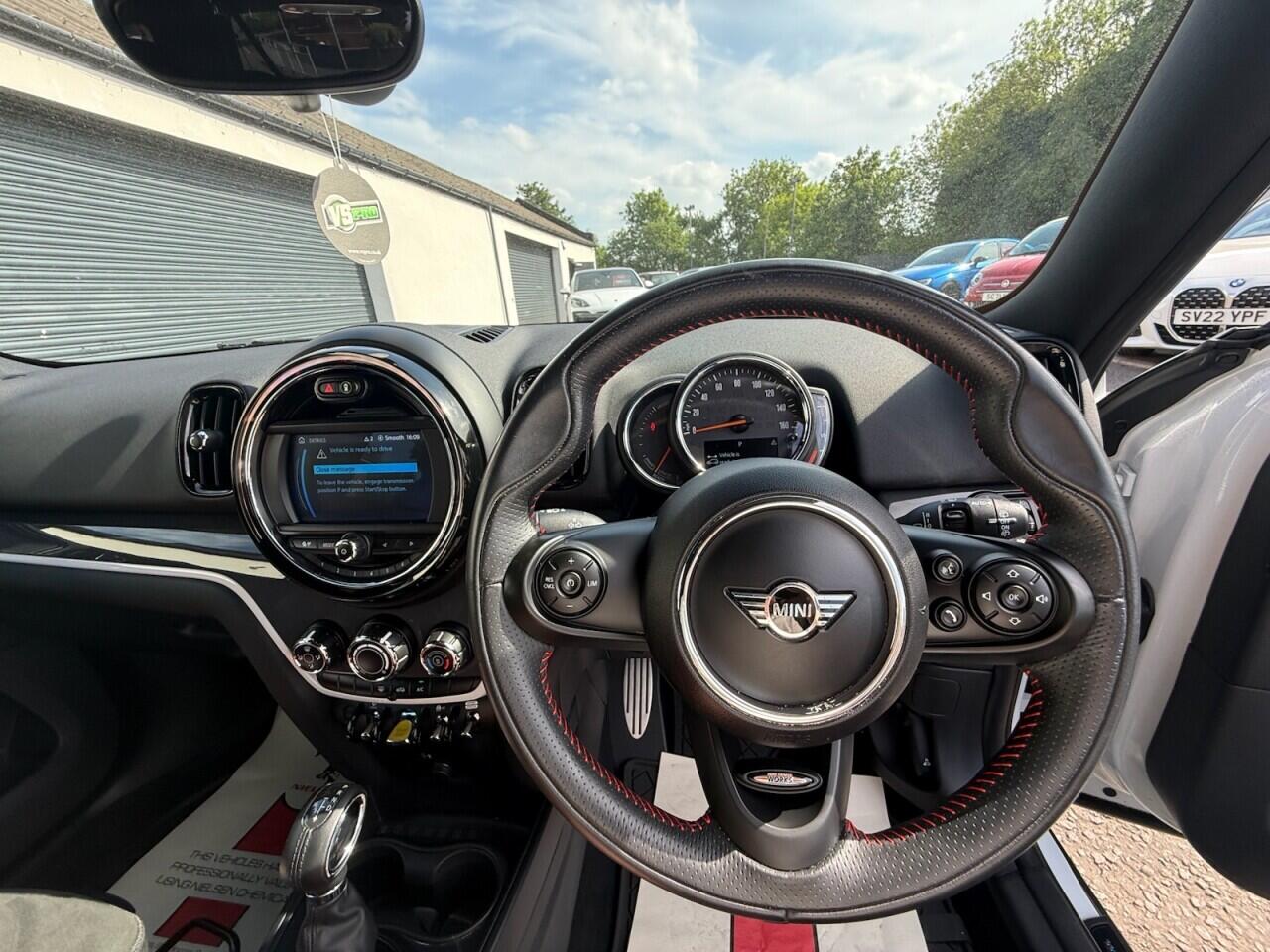 MINI Countryman view 13