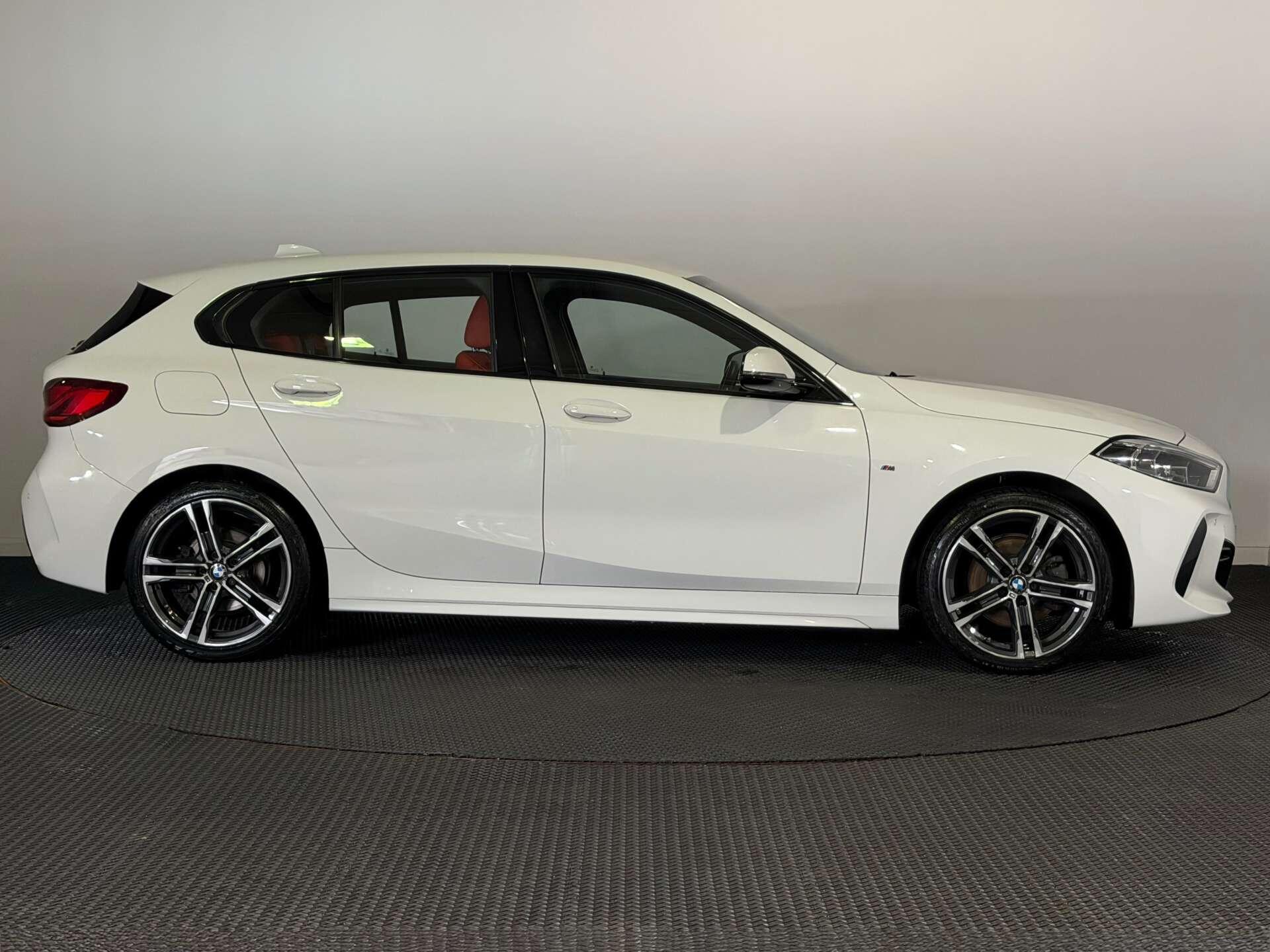 BMW 1 Series view 8