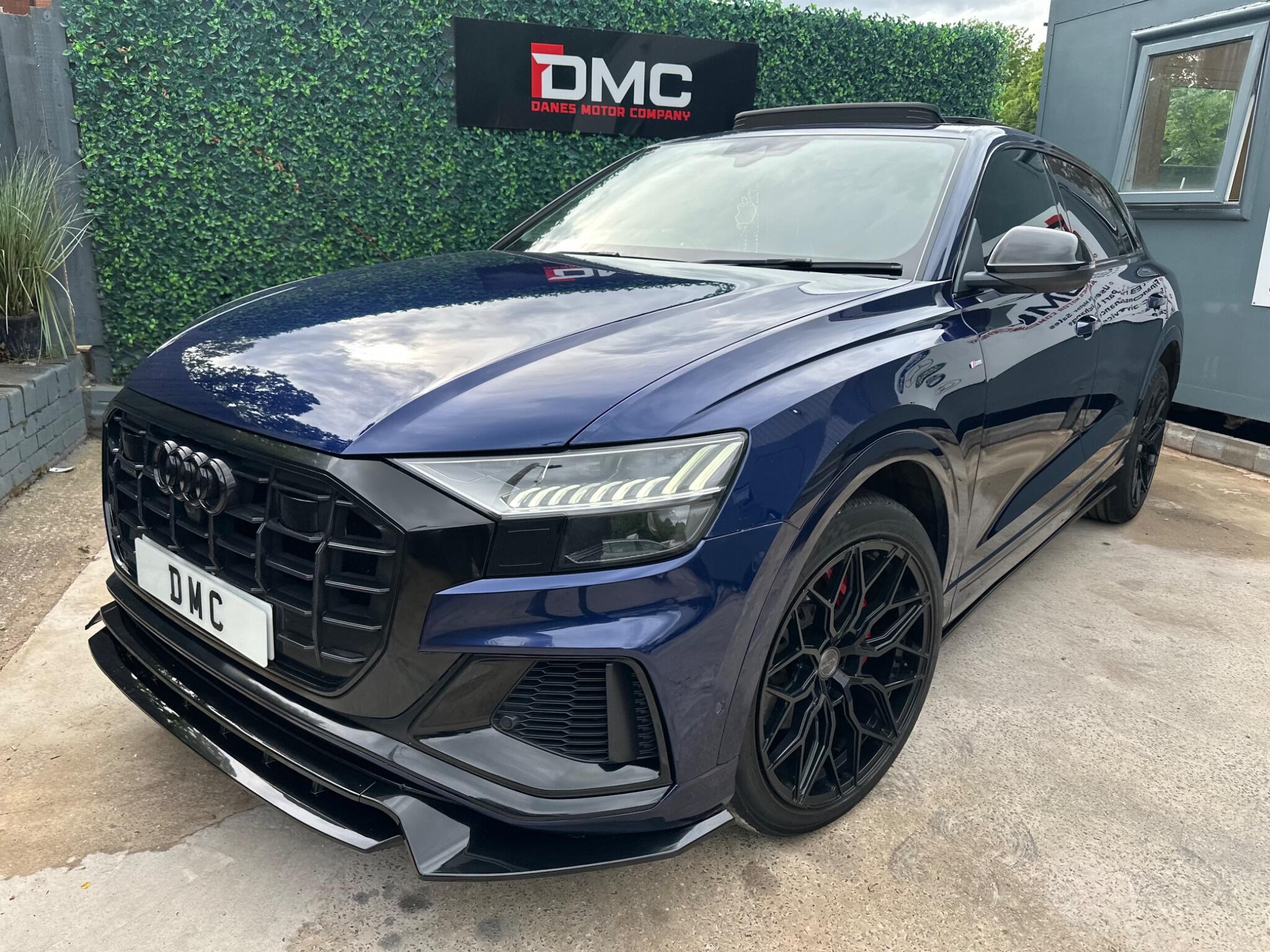 Audi Q8 view 5