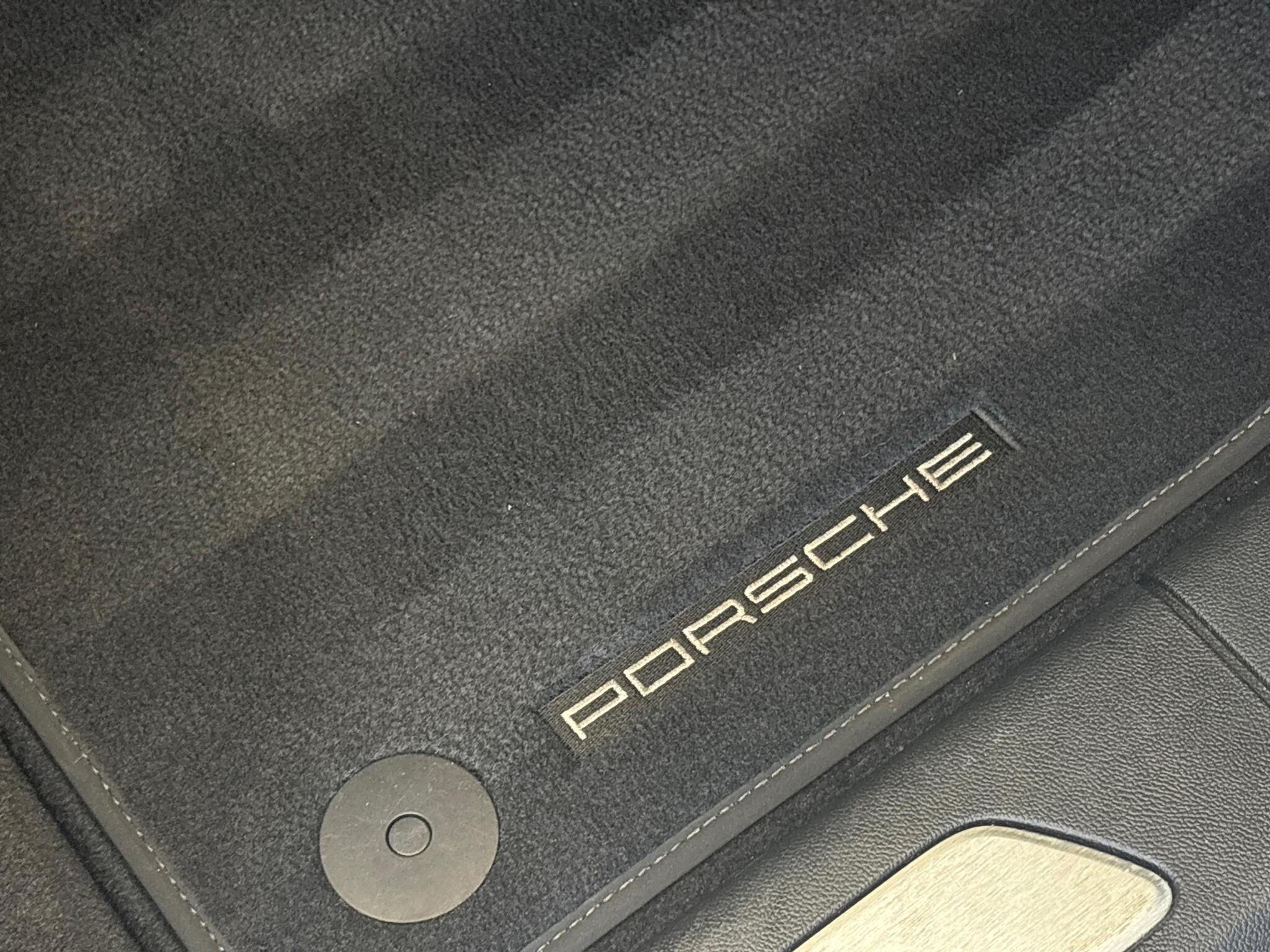 Porsche Cayenne view 37