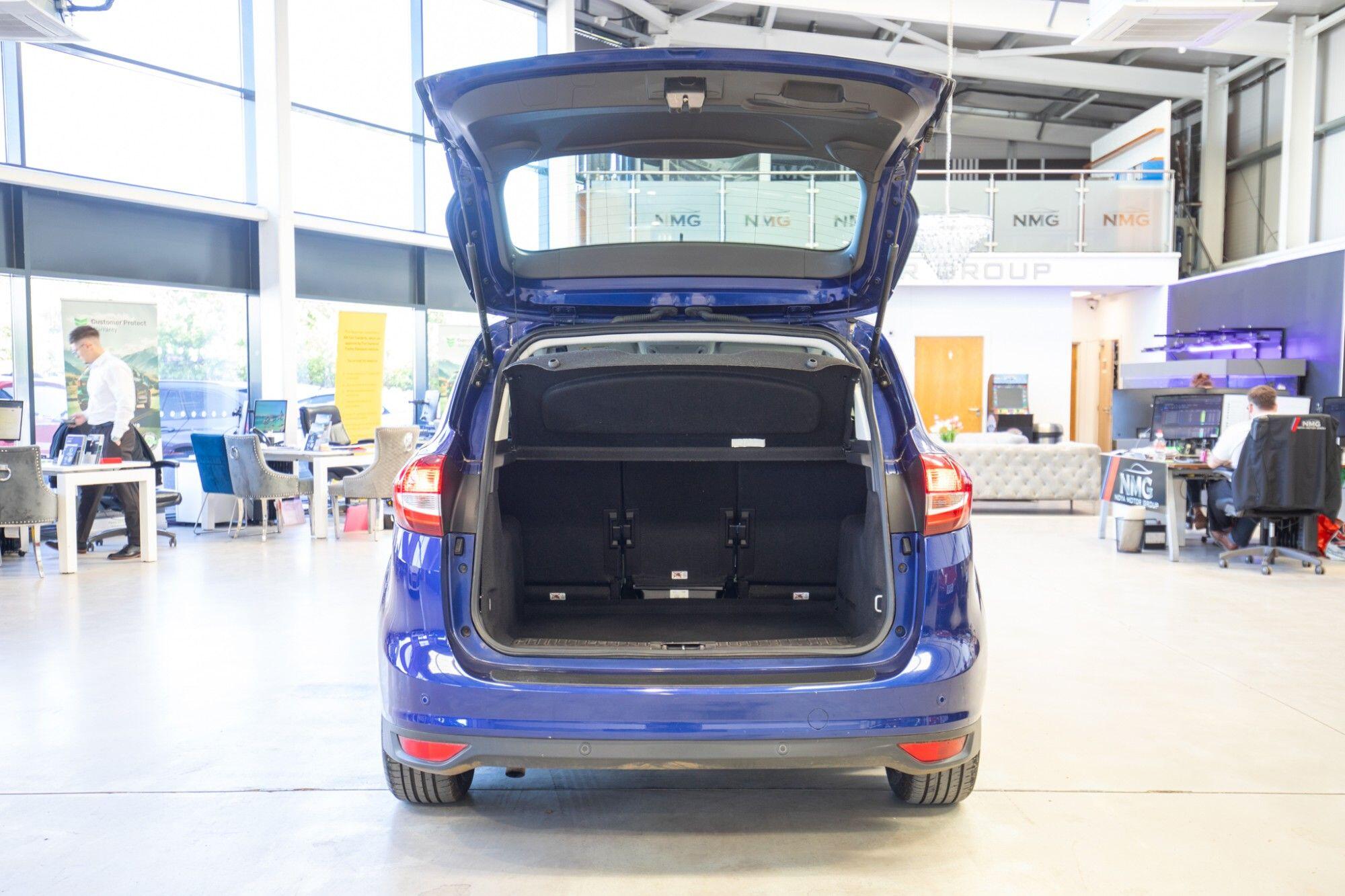 Ford C-Max view 30