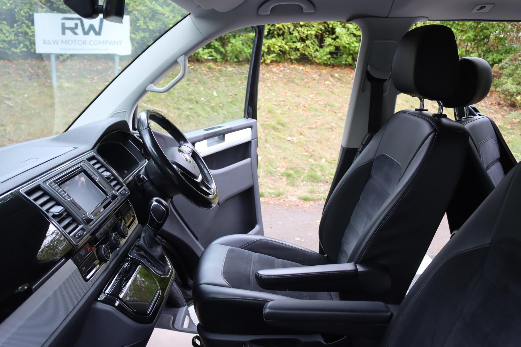 Volkswagen Caravelle view 3