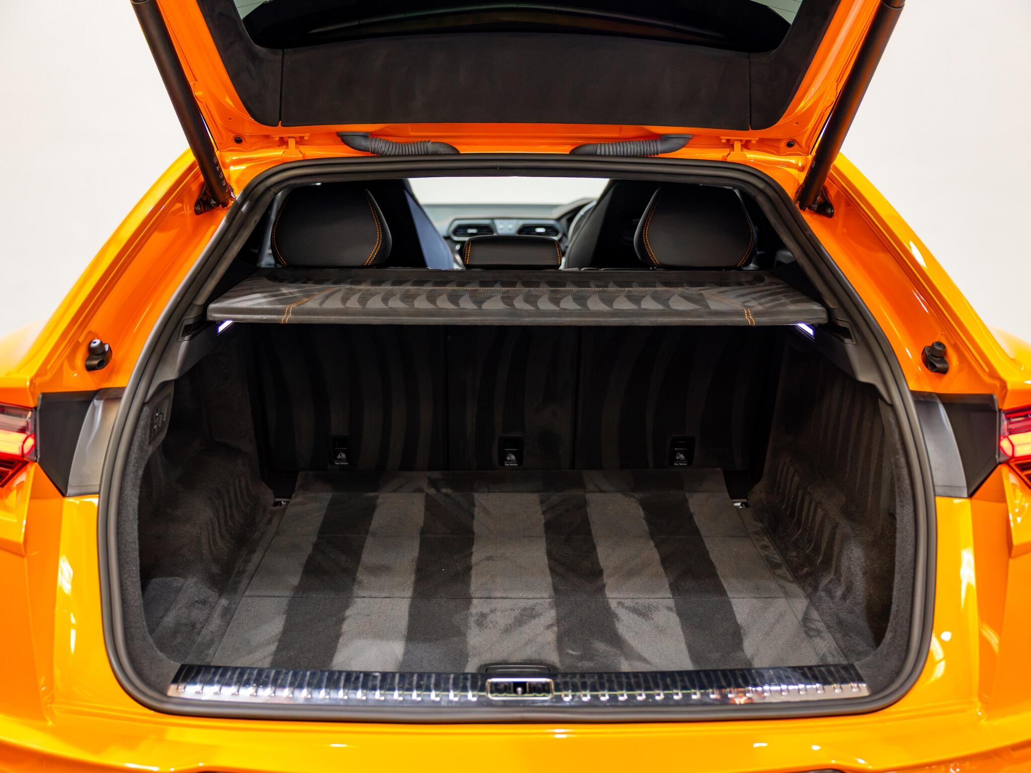 Lamborghini Urus view 33