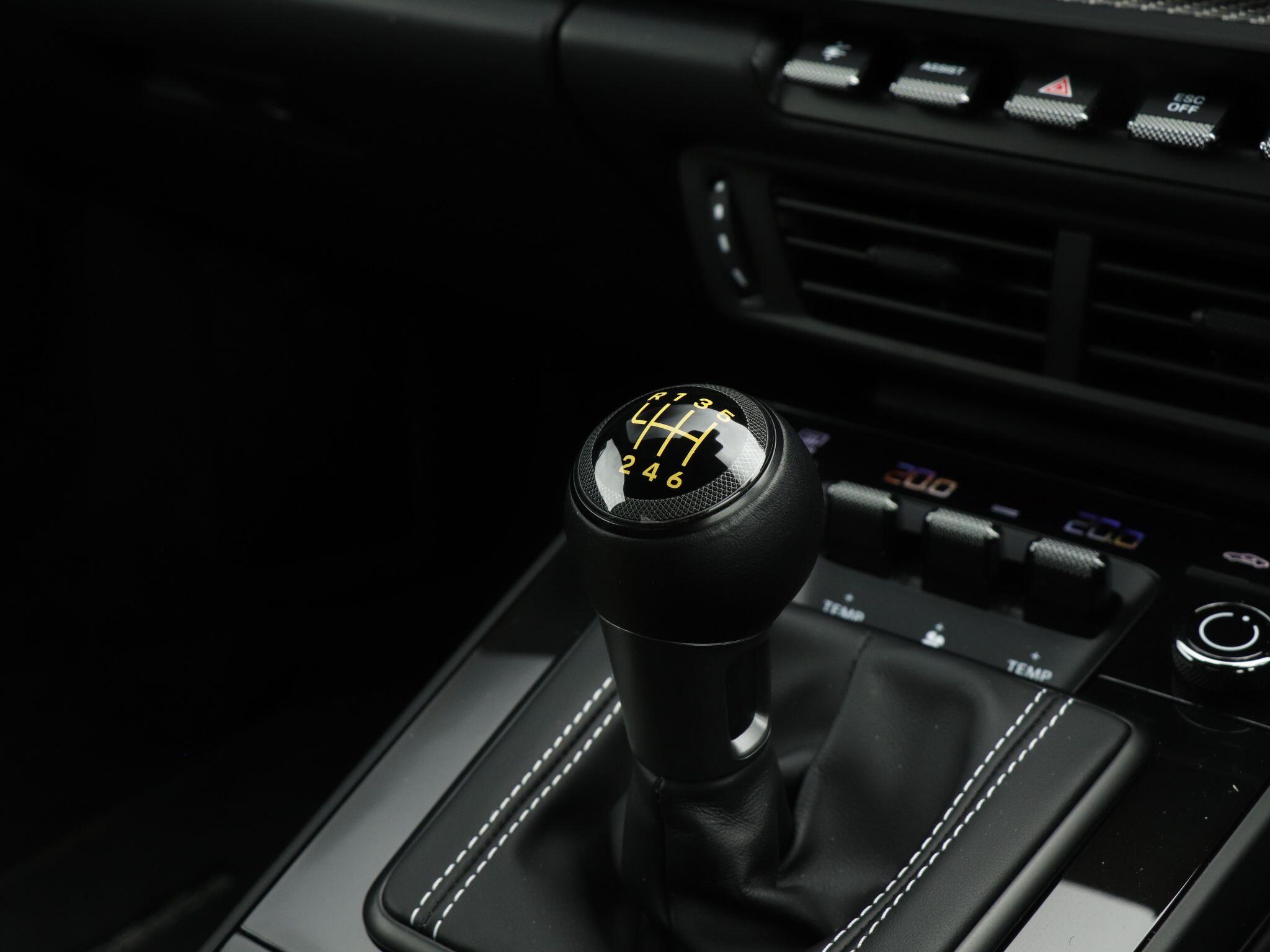 Porsche 911 view 17