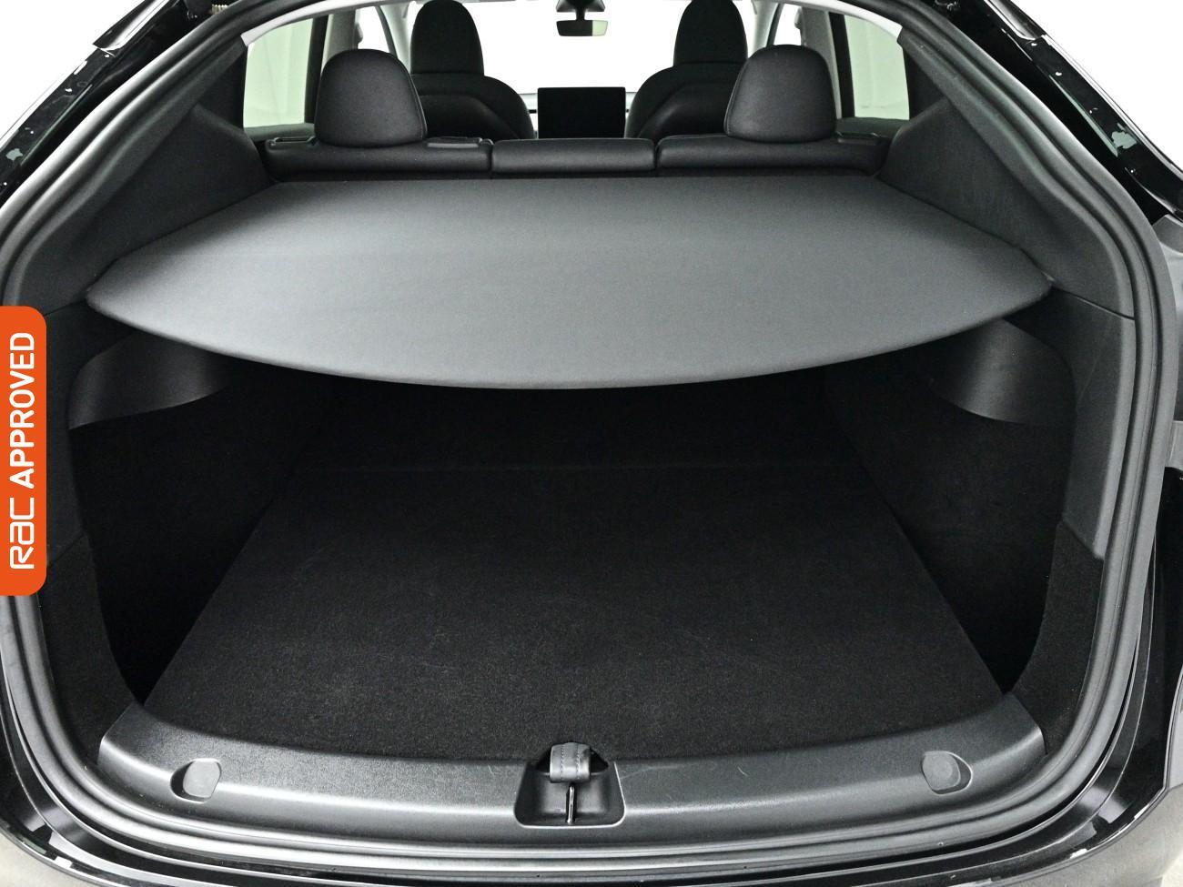 Tesla Model Y view 28