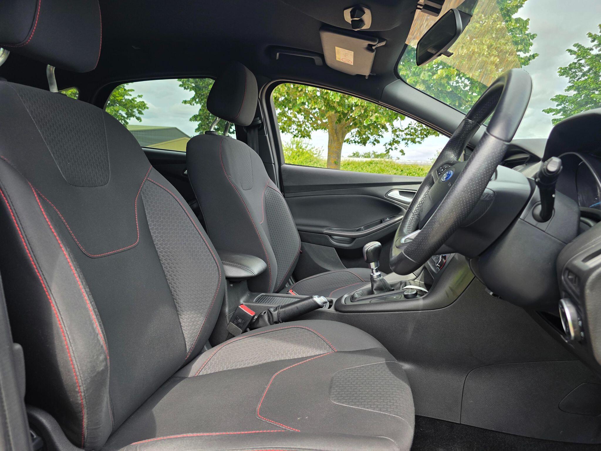 Ford Focus view 21