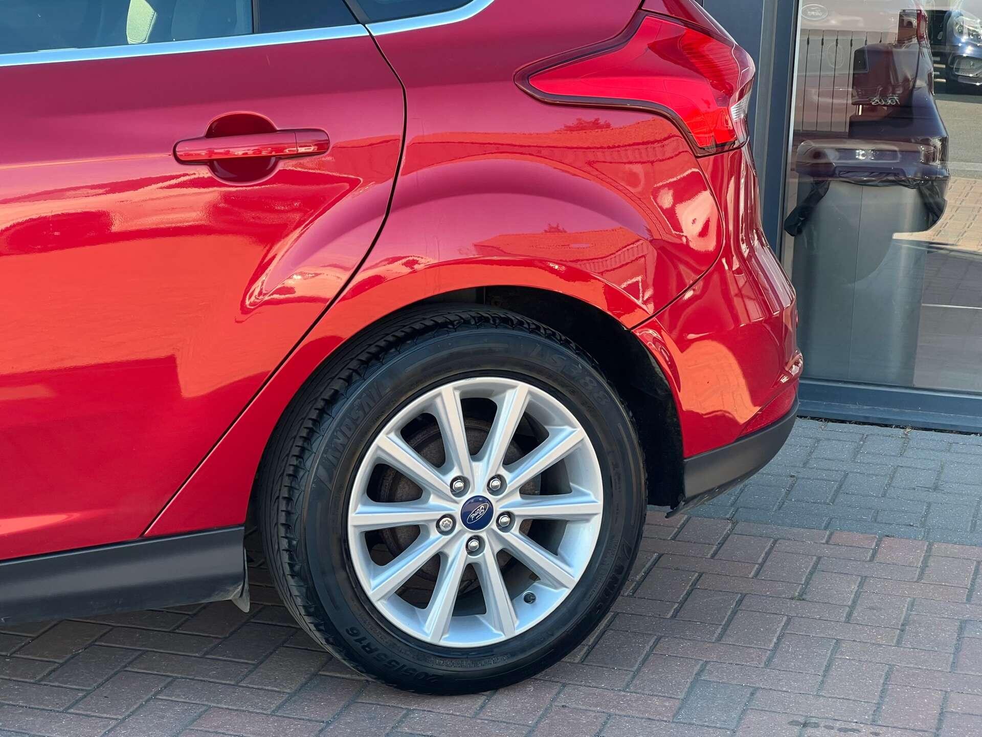 Ford Focus view 17