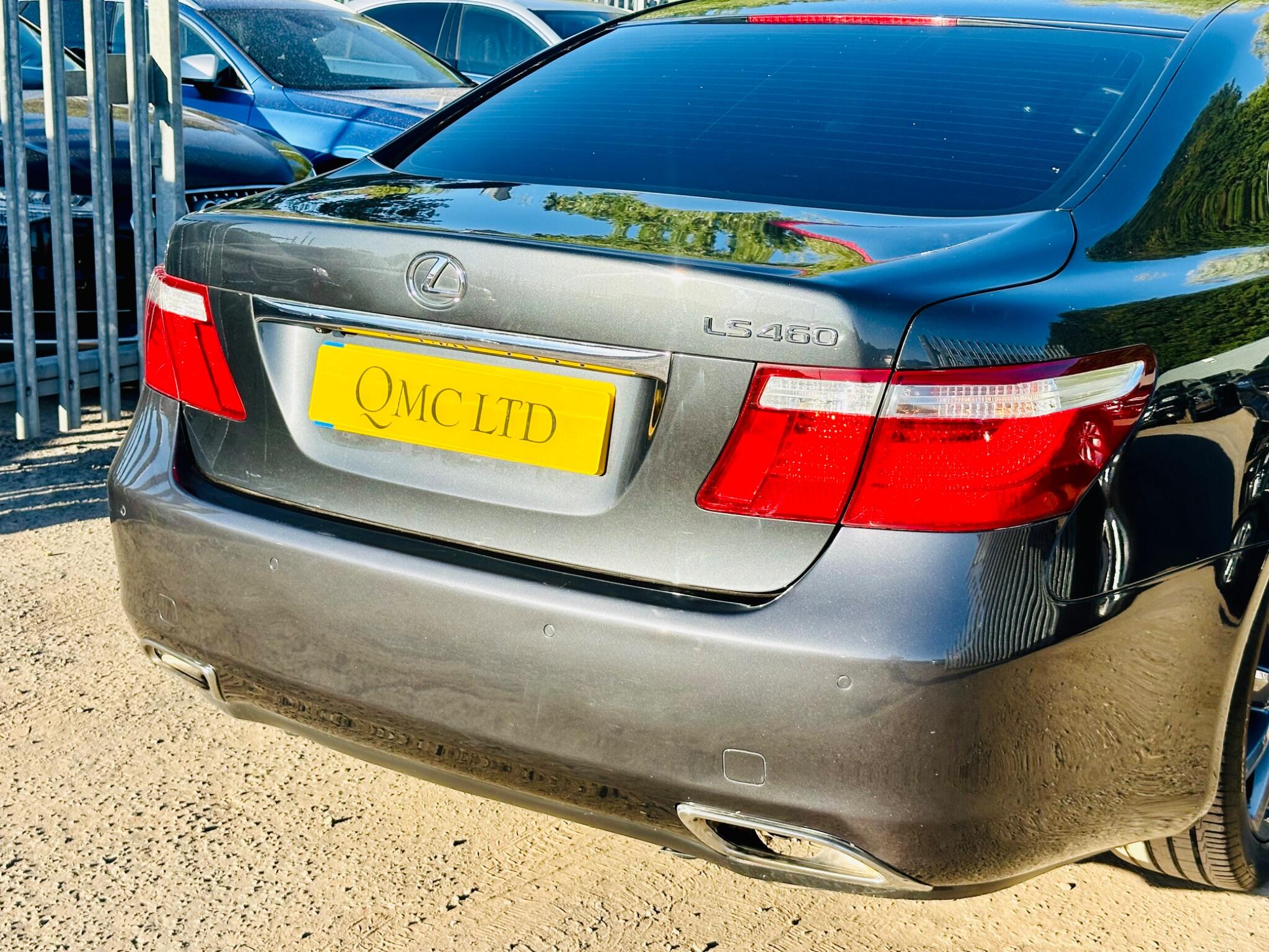 Lexus LS view 13