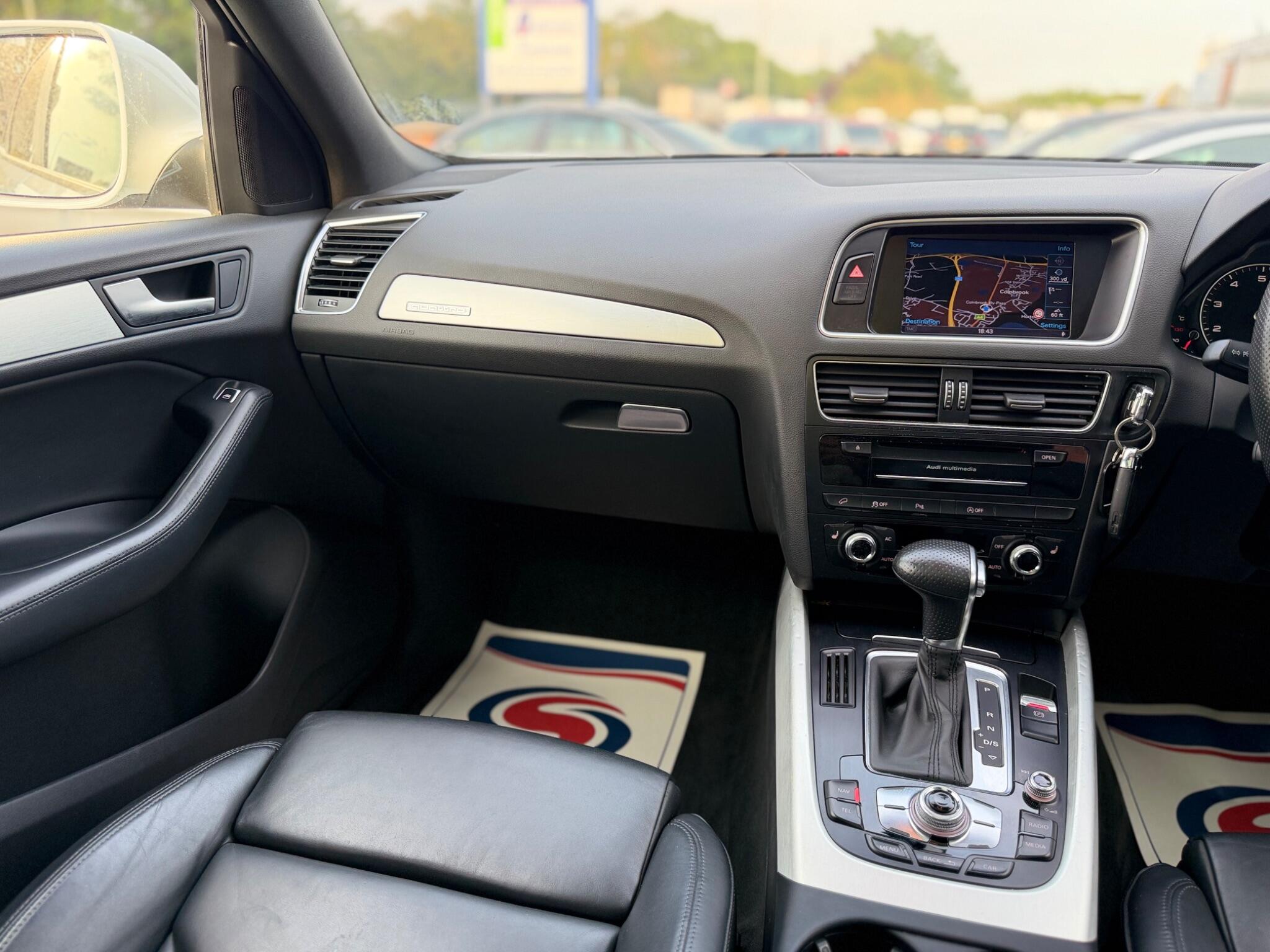 Audi Q5 view 21