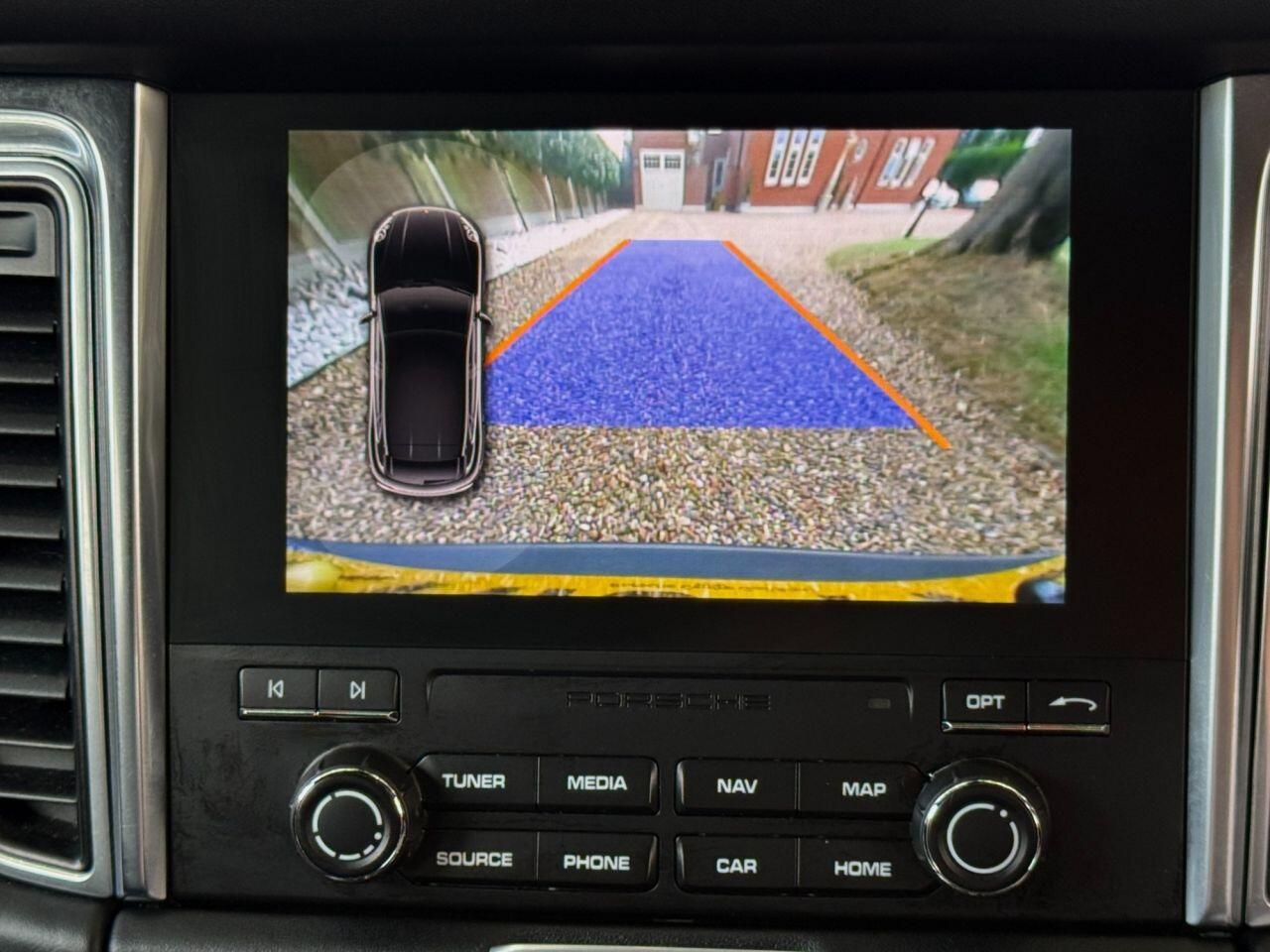 Porsche Macan view 14