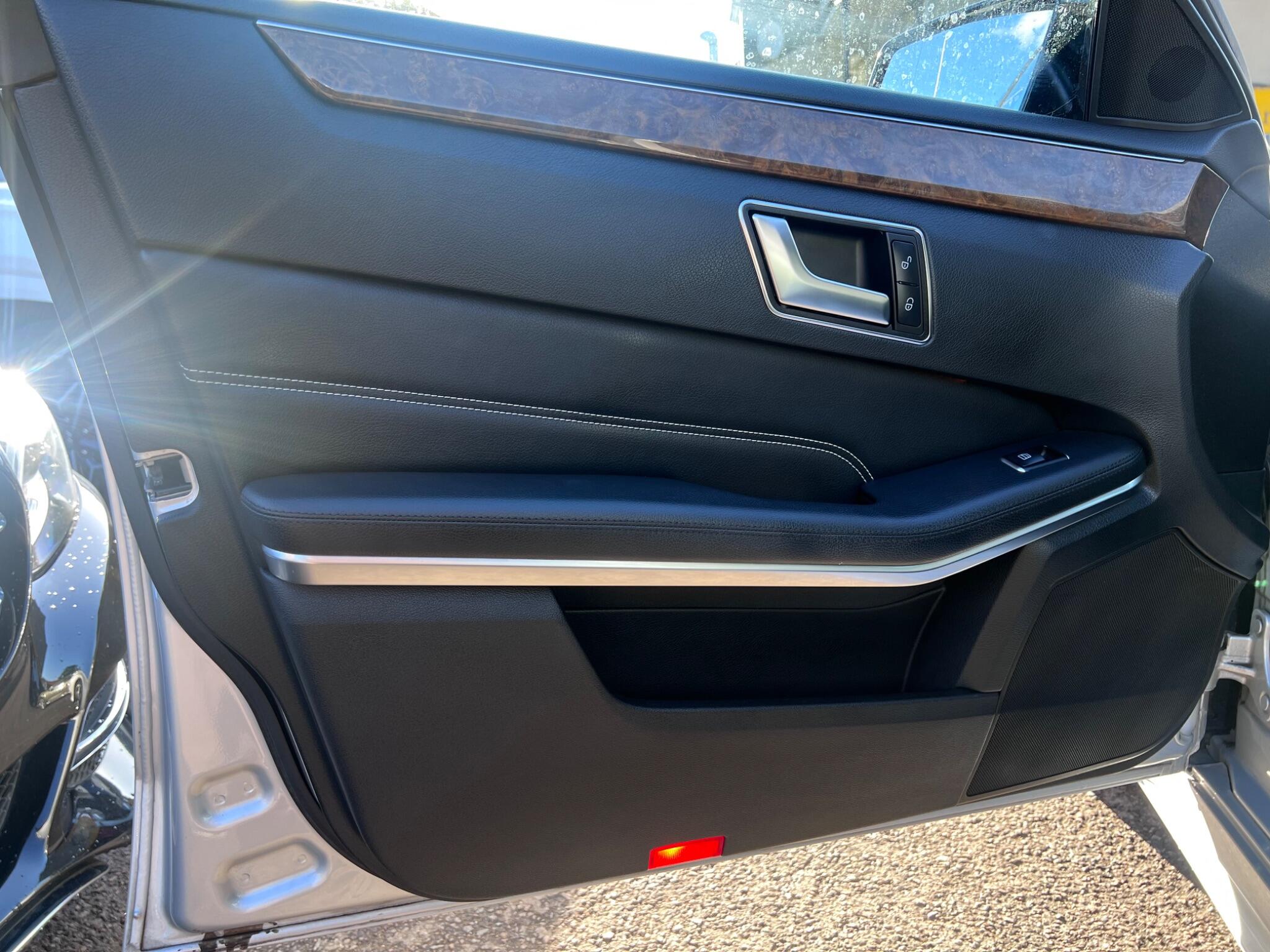 Mercedes-Benz E Class view 32