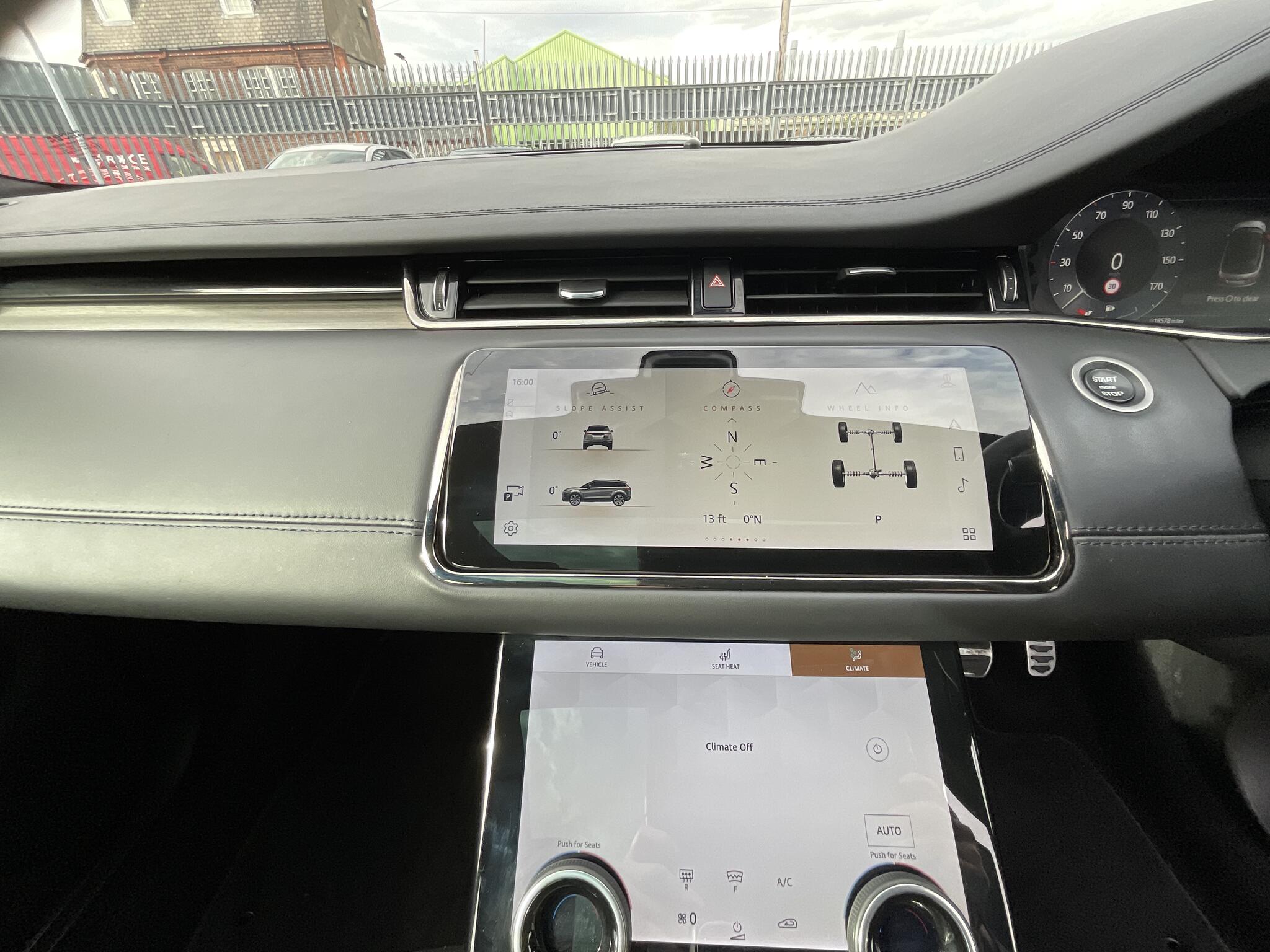 Land Rover Range Rover Evoque view 31