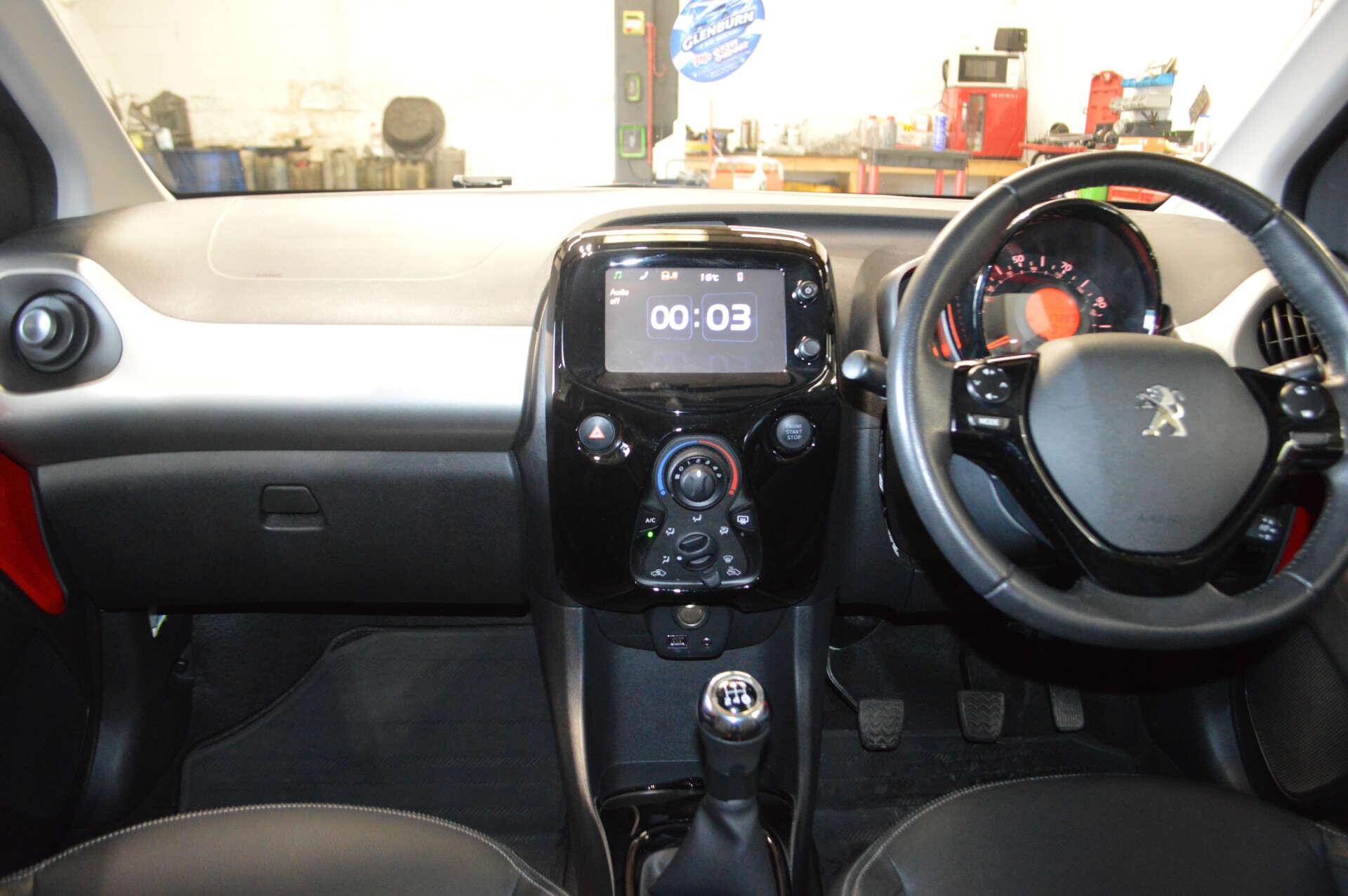 Peugeot 108 view 16