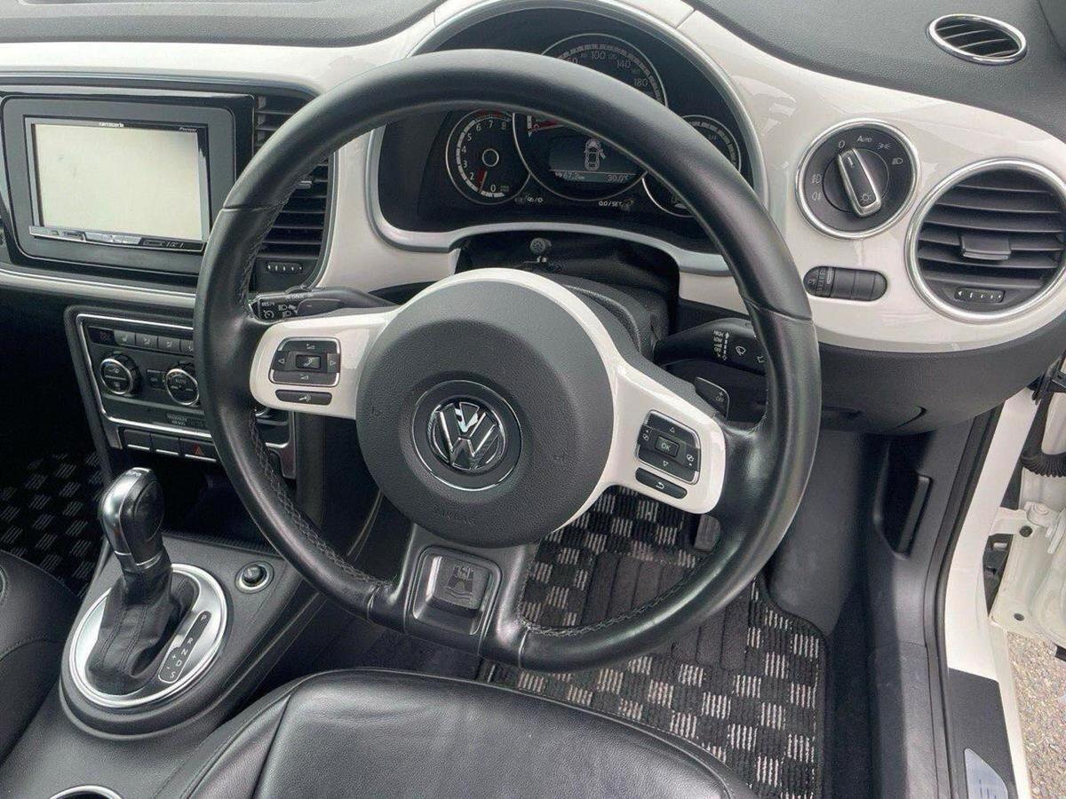 Volkswagen Beetle view 17