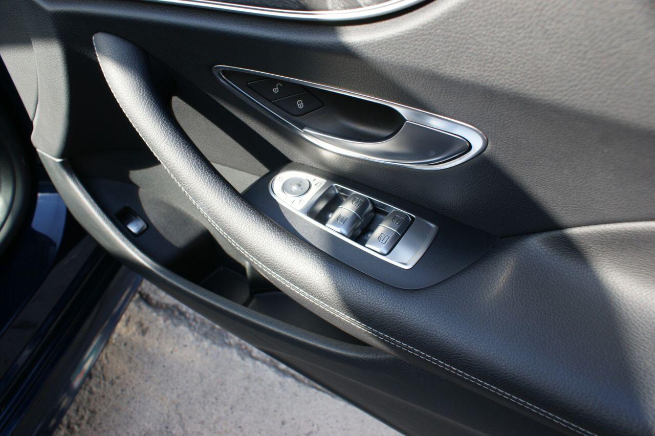 Mercedes-Benz E Class view 35