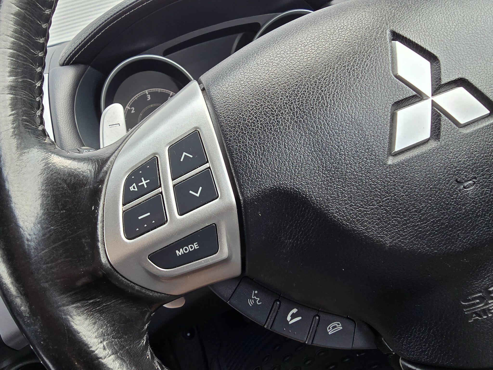 Mitsubishi Outlander view 18