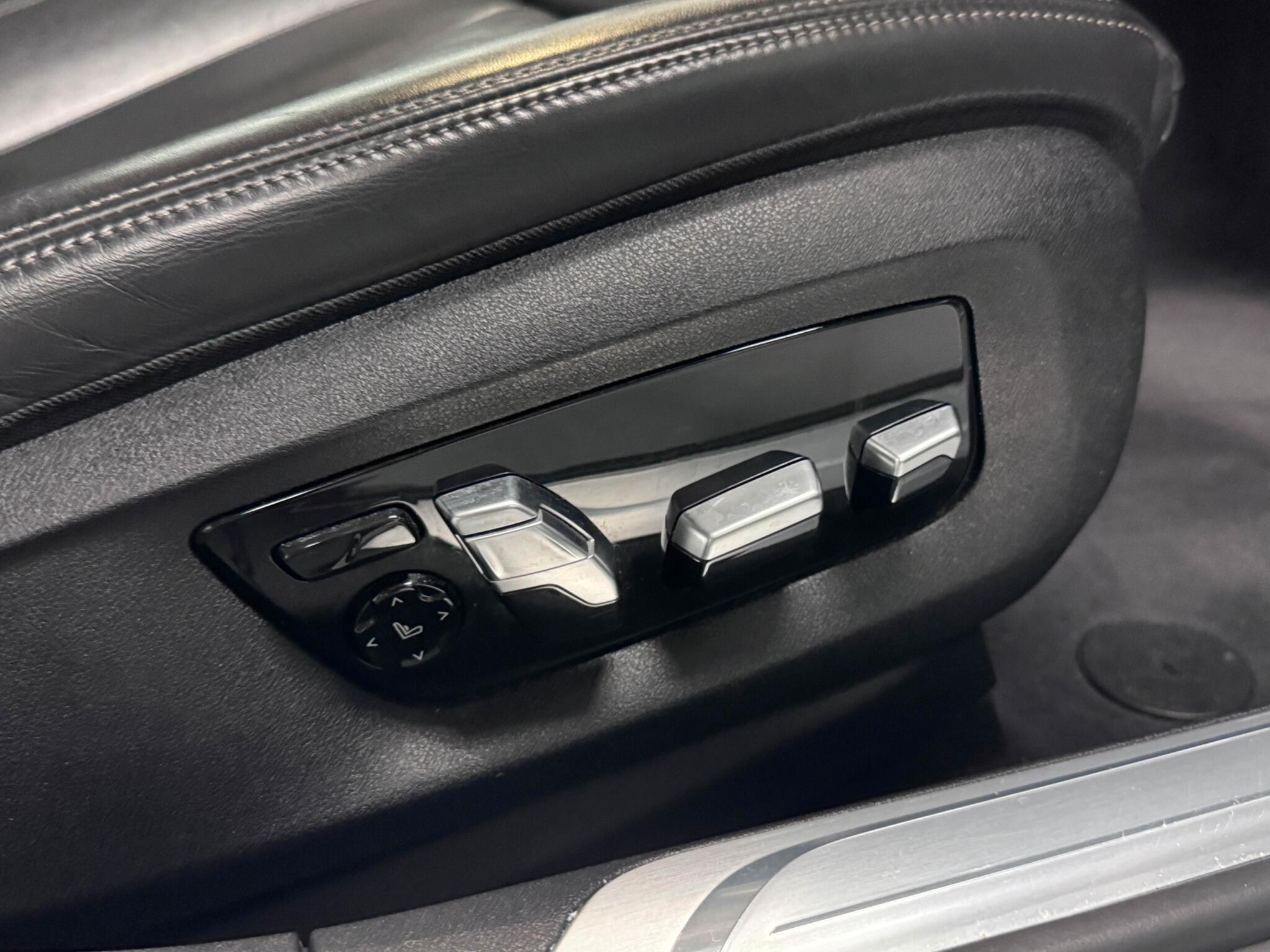 BMW 7 Series view 19