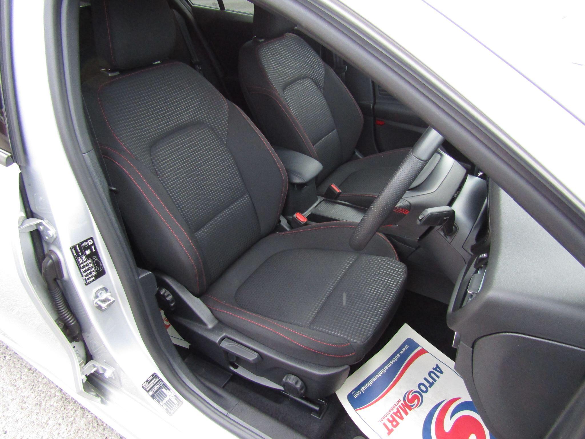 Ford Focus view 12