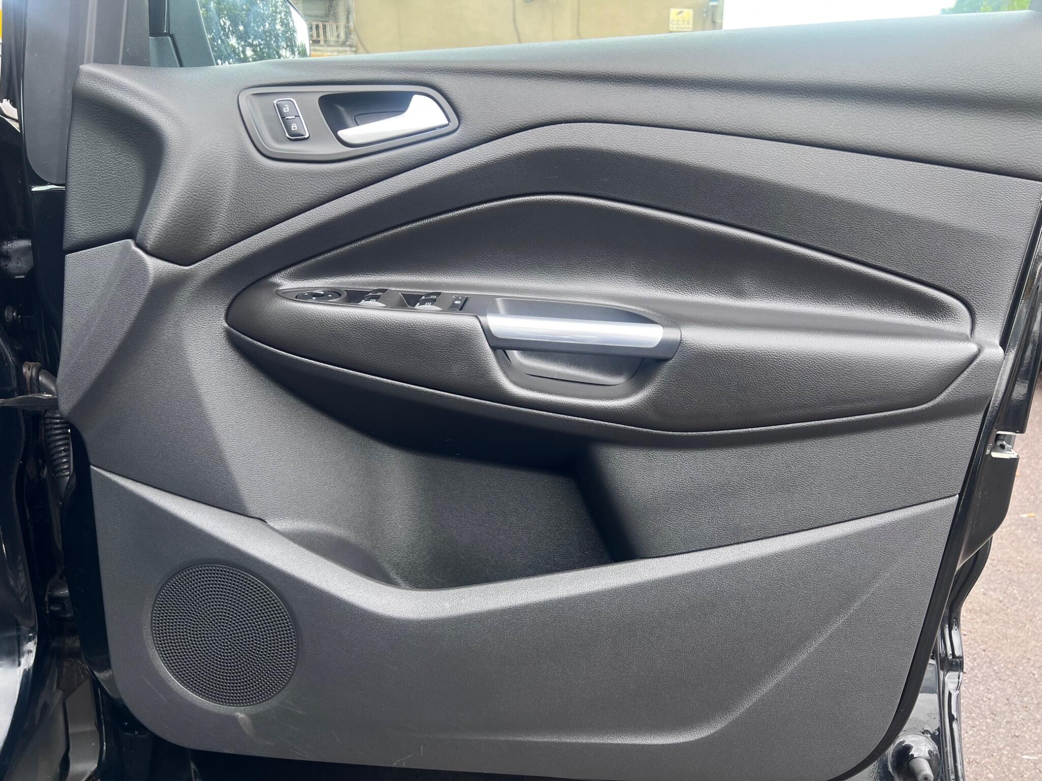 Ford Kuga view 16