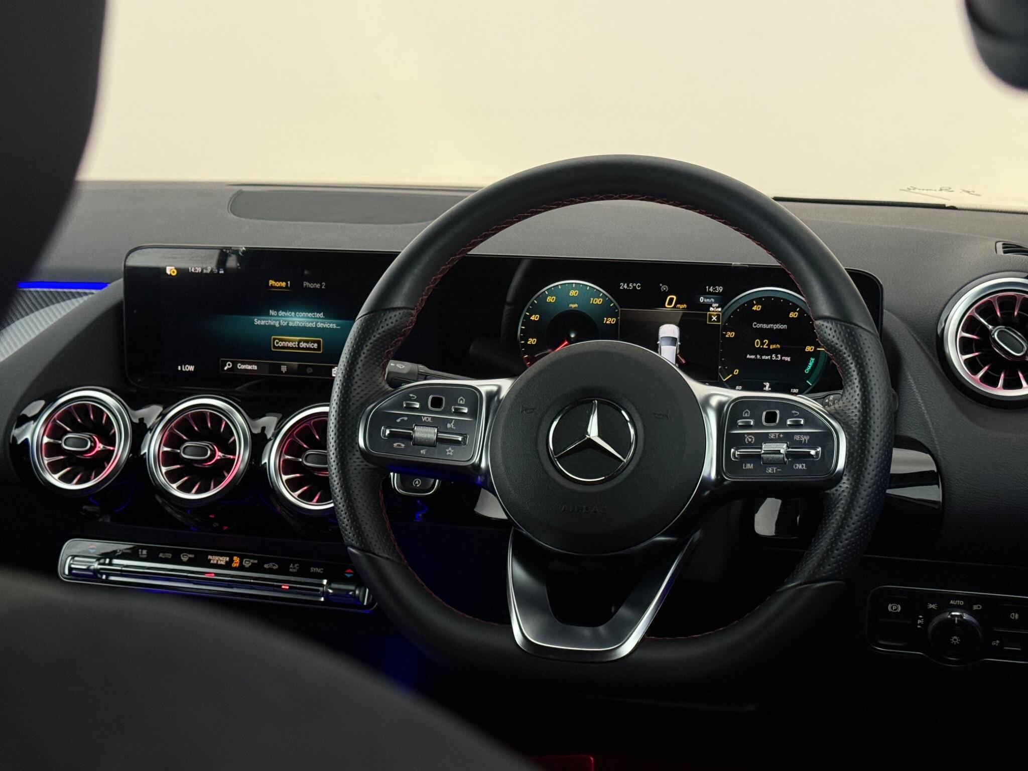 Mercedes-Benz Gla view 30