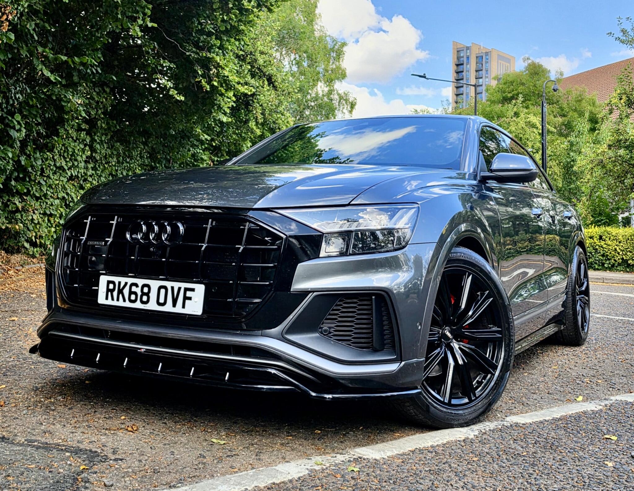 Audi Q8 view 5