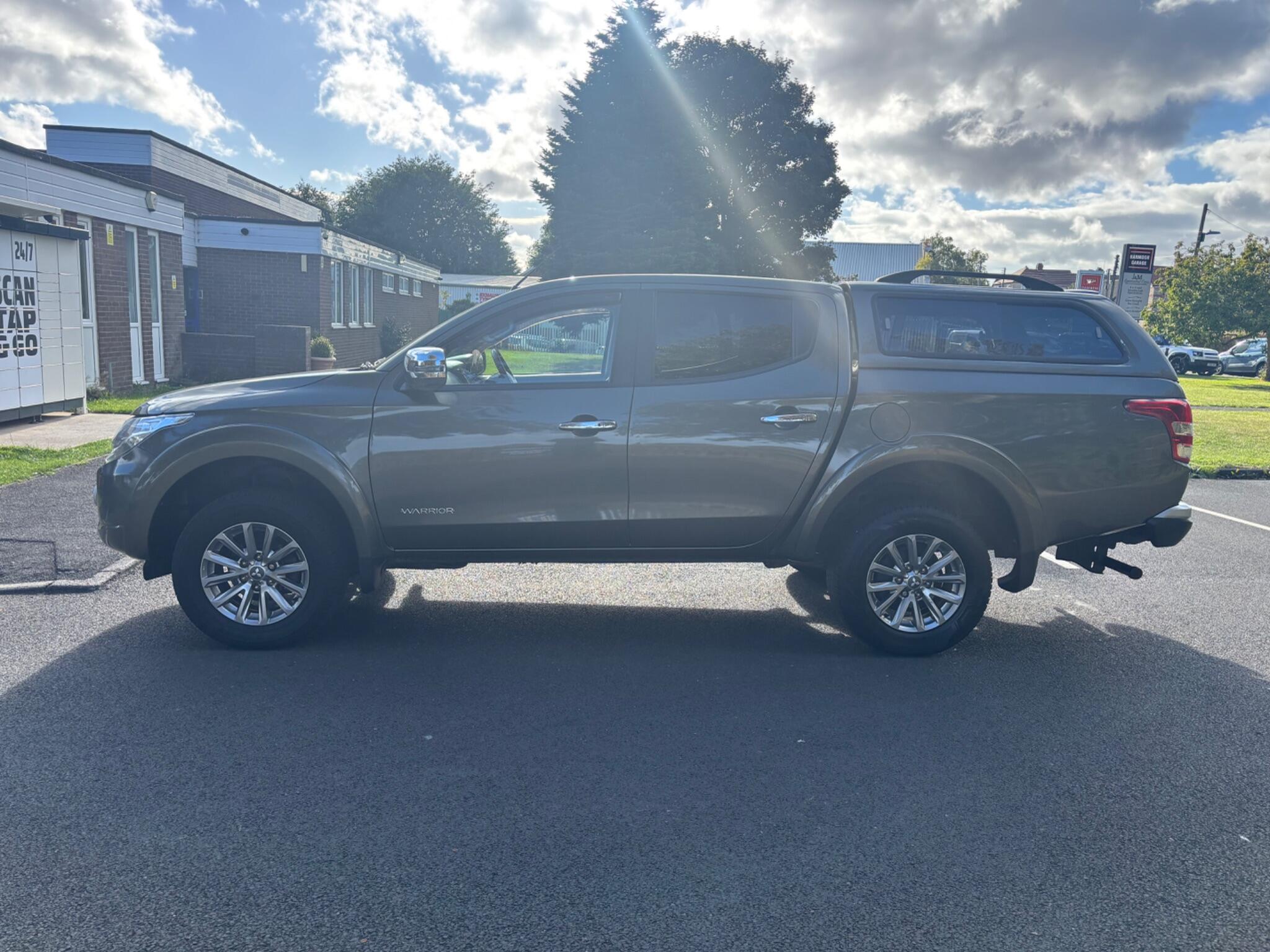 Mitsubishi L200 view 4