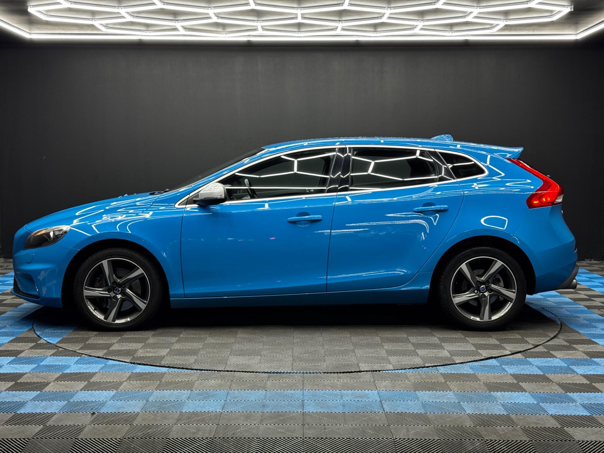 Volvo V40 view 8