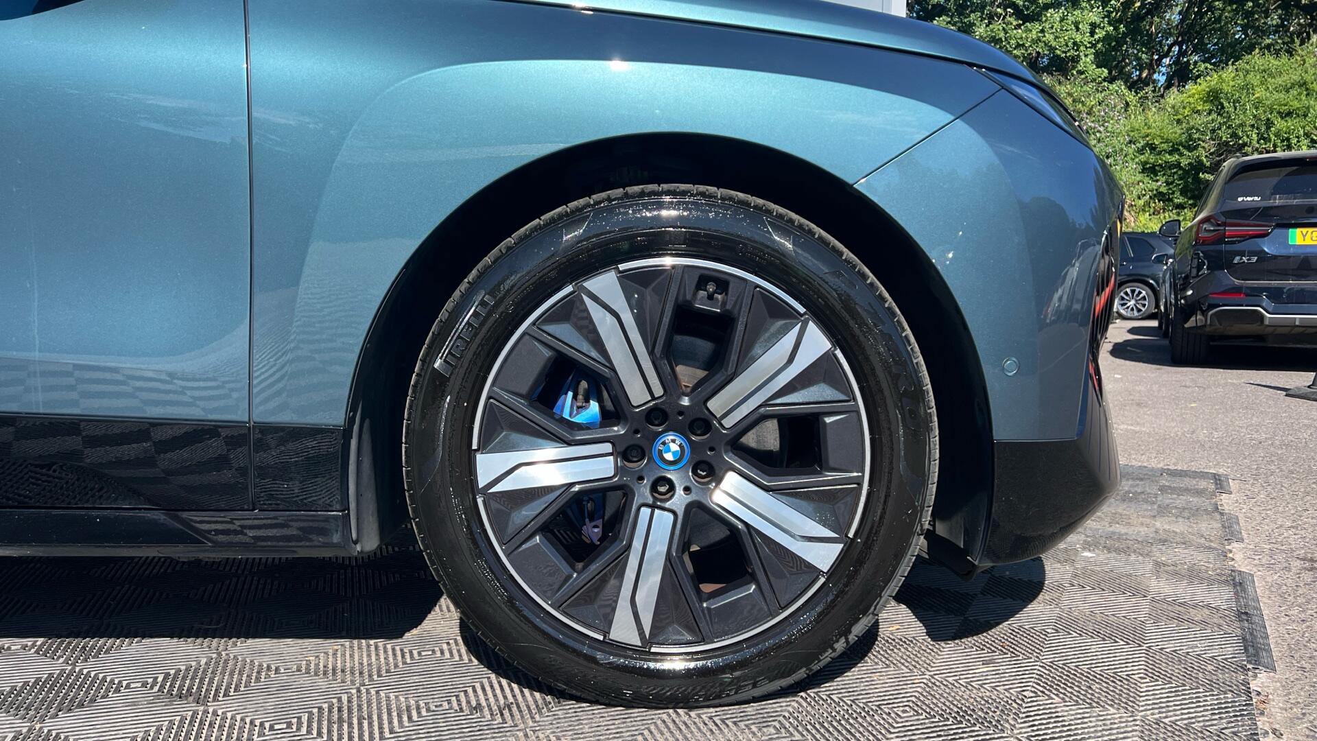 BMW Ix view 14