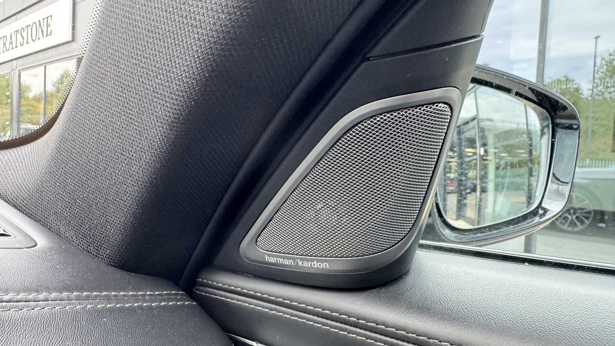 BMW 7 Series view 31
