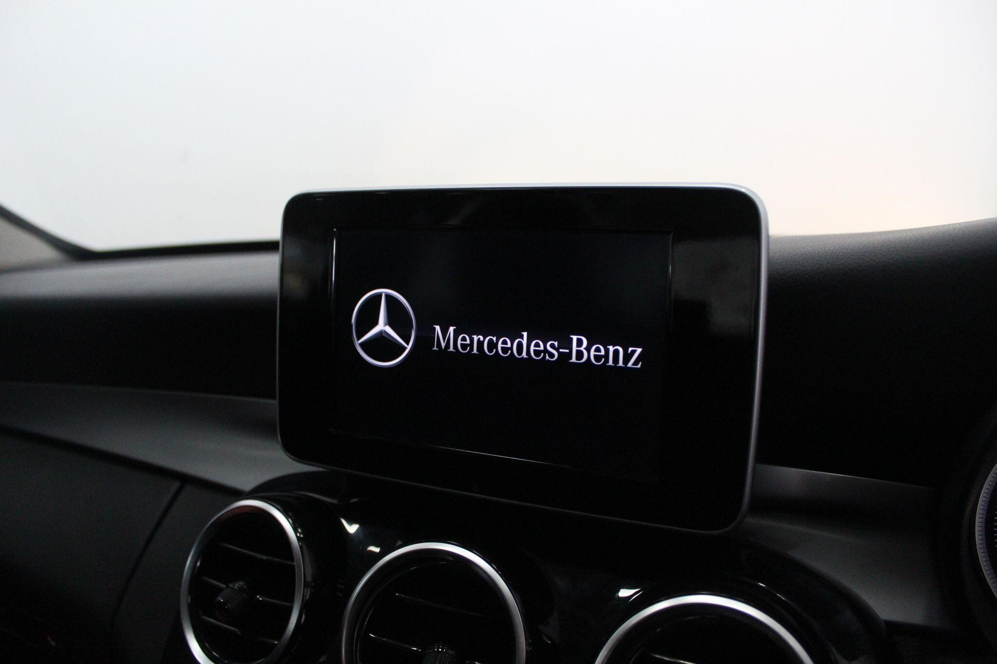 Mercedes-Benz C-Class view 33