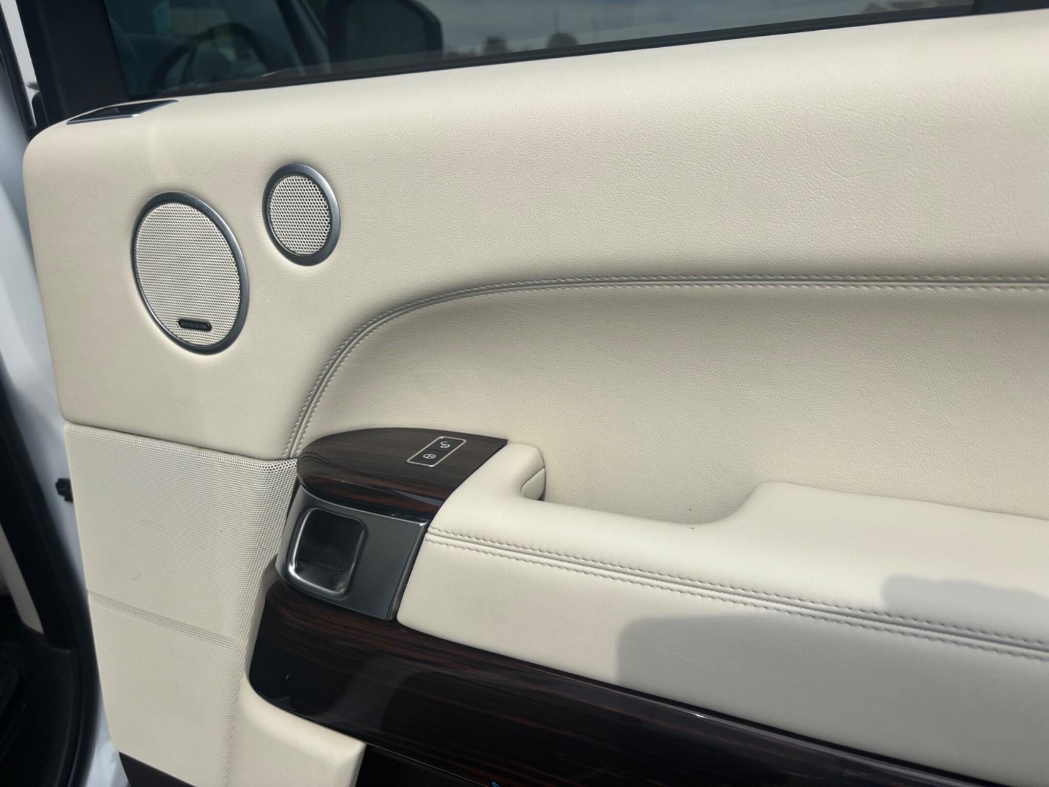 Land Rover Range Rover view 30