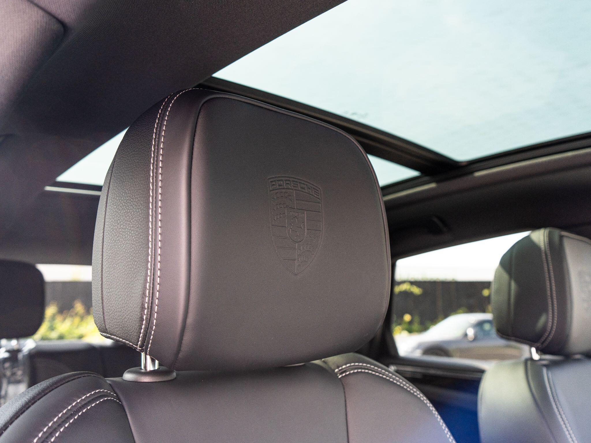 Porsche Macan view 28
